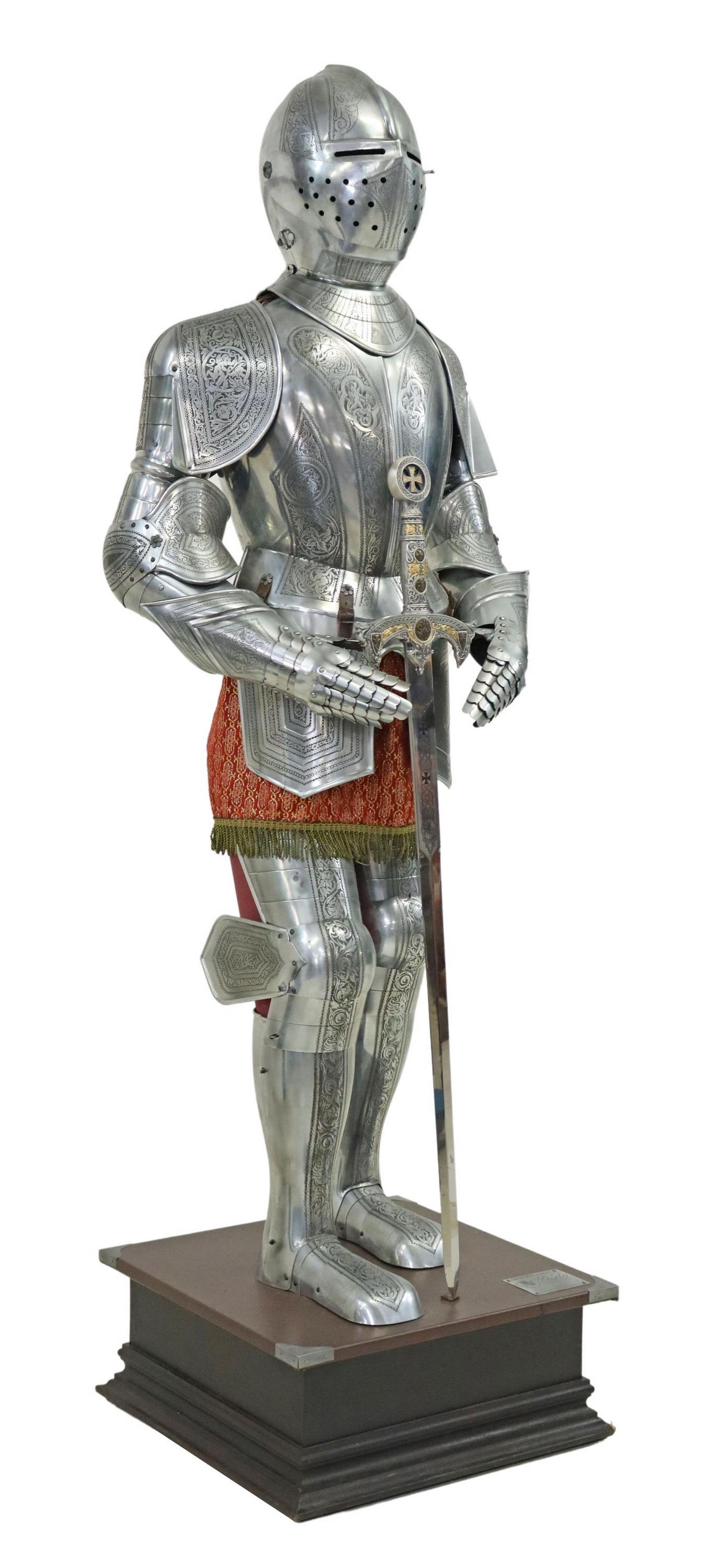 SPANISH HANDMADE KNIGHTS ARMOR & TEMPLAR SWORD (1 of 7)