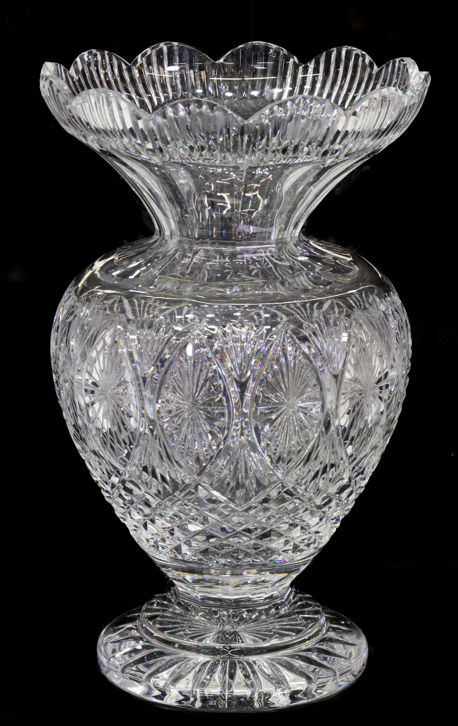 WATERFORD MASTER CUTTER CRYSTAL FLOWER VASE (1 of 4)