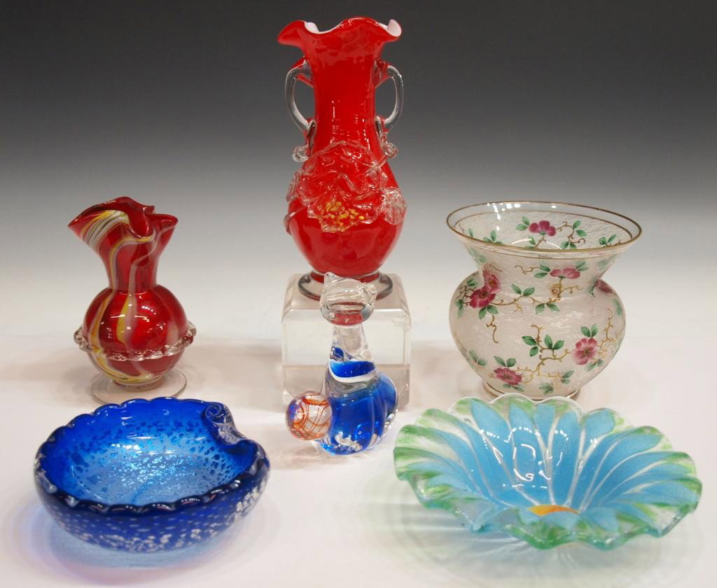 GROUP OF COLORFUL ART GLASS VASES & CAT FIGURE: (lot of 6) Colorful mixed art glass group including vases with applied decoration, a Murano blue dish with suspended bubble design, a vase with textured ground and painted relief flowering vines, a ca