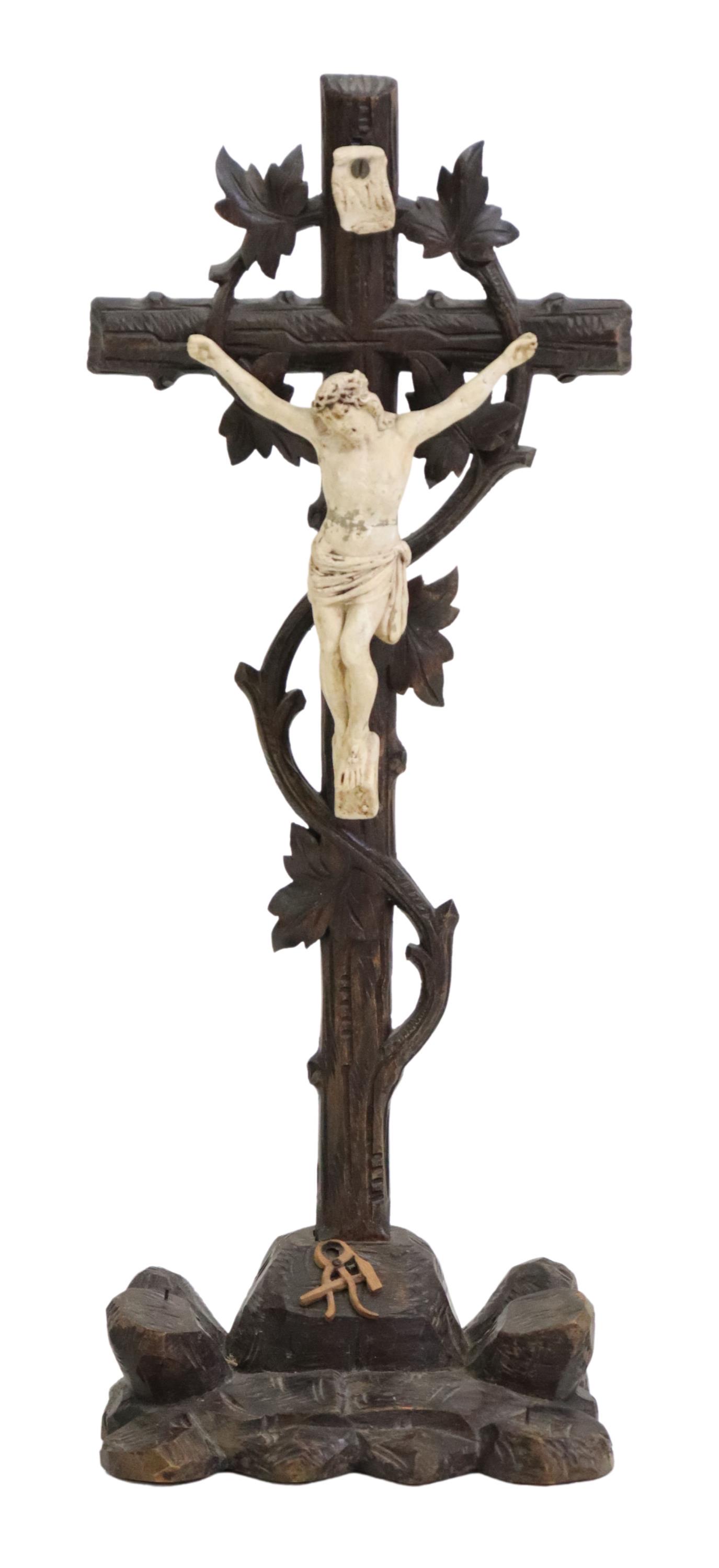 CONTINENTAL CARVED WOOD TABLETOP ALTAR CRUCIFIX (1 of 2)