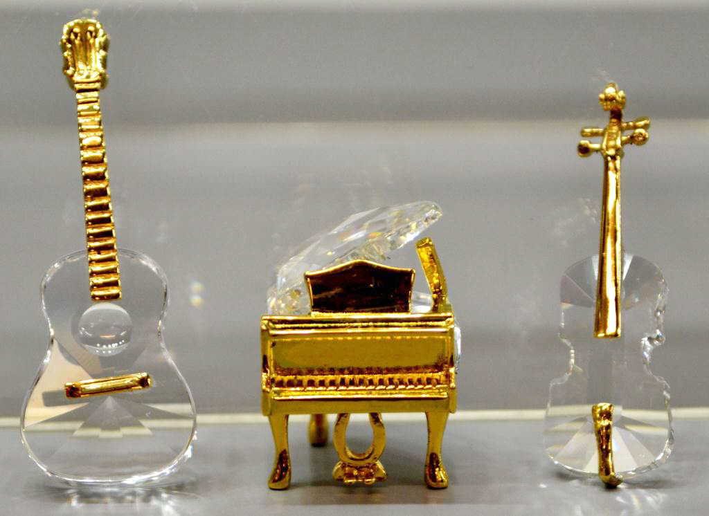 40 (3) SWAROVSKI CRYSTAL MUSICAL INSTRUMENT GROUPING