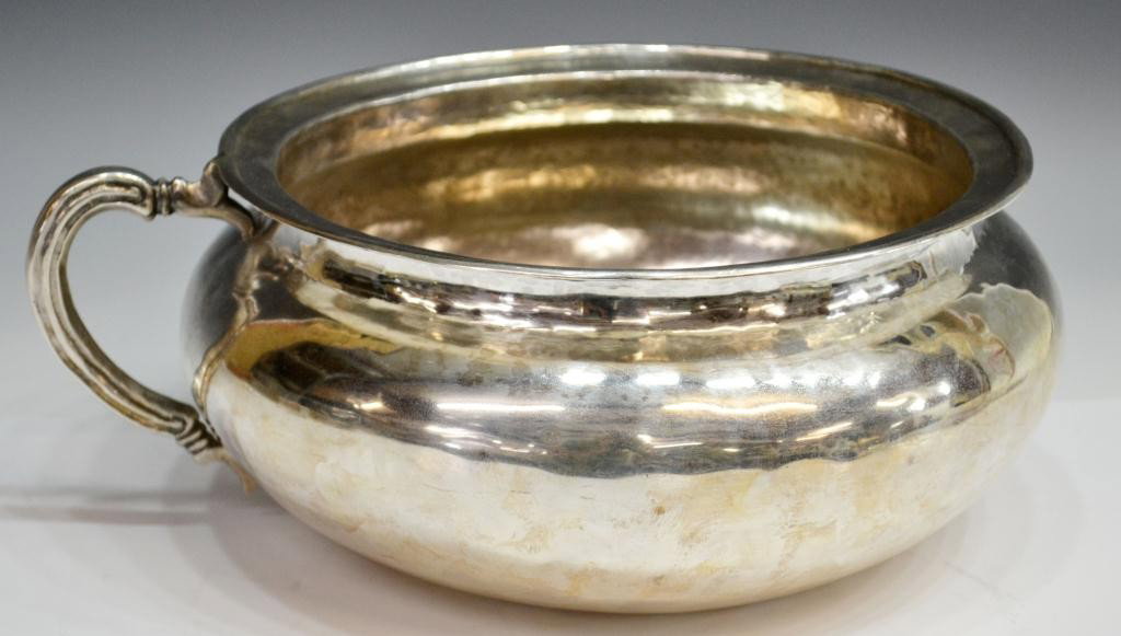 LARGE 900 SILVER CHAMBER POT: Large 900 silver chamber pot, 4.75"h, 10"w (to handle), 40.16ozt Start Price: $800.00