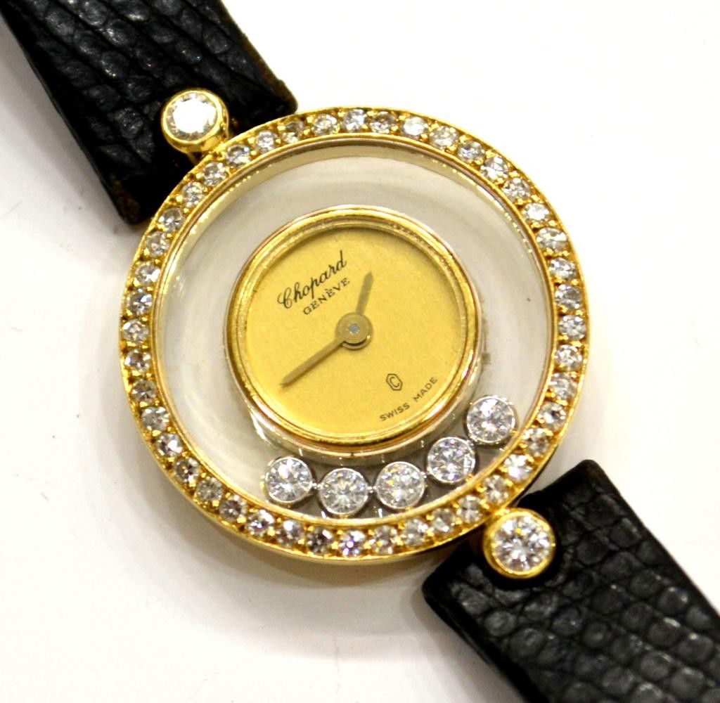 CHOPARD 18KT GOLD HAPPY DIAMOND WRISTWATCH: Ladies Chopard Geneve 'Happy Diamond' wristwatch, the18kt yellow gold case hallmarked, brilliant diamond set bezel, five floating diamonds on interior, Swiss made, two diamonds at worn lizard strap, a