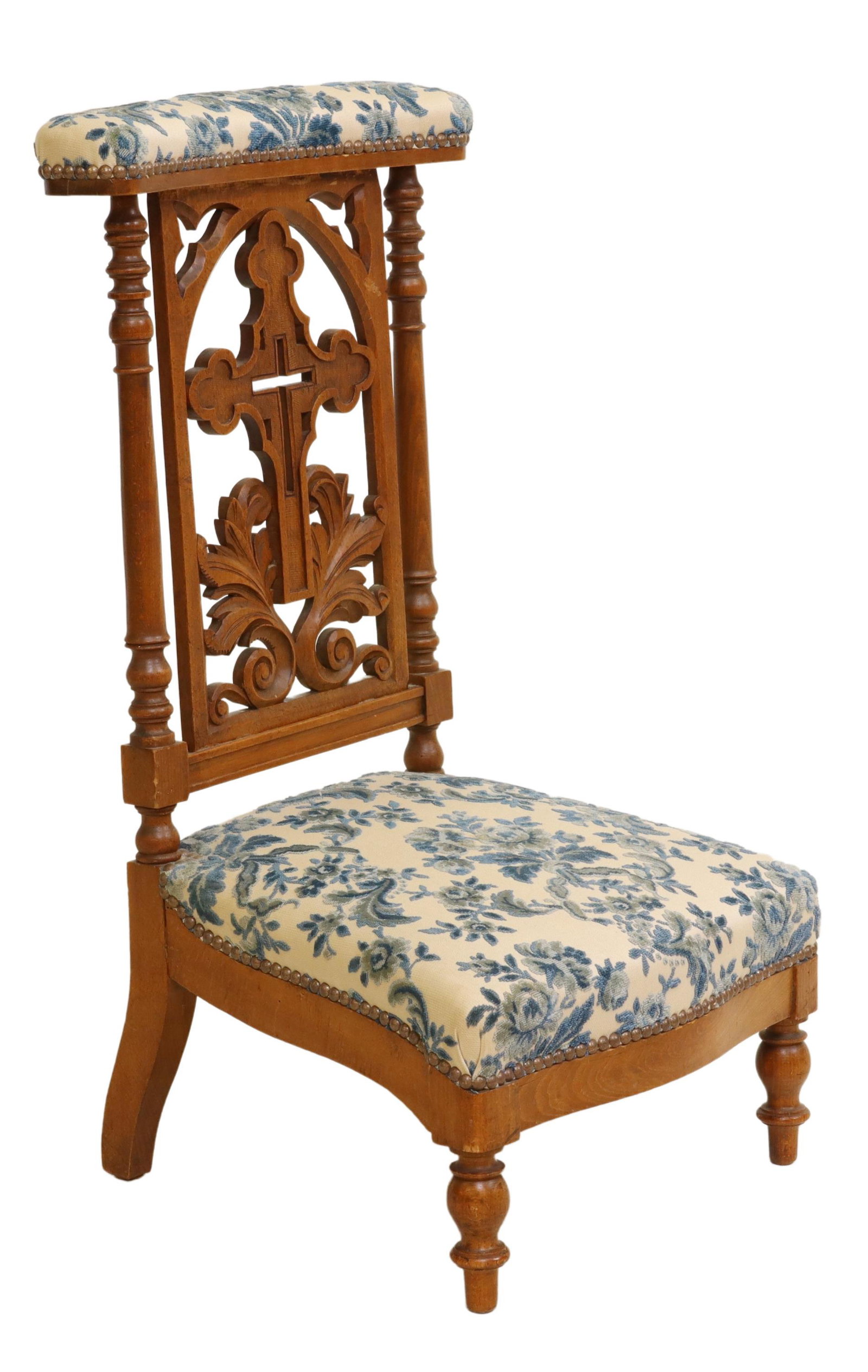 FRENCH CARVED WALNUT PRIE-DIEU PRAYER KNEELER: French carved walnut prie-dieu/ prayer kneeler, late 19th c., having padded top rail and seat in later patterned upholstery, carved cross splat with scrolled foliate motifs, nailhead trim, rising on t