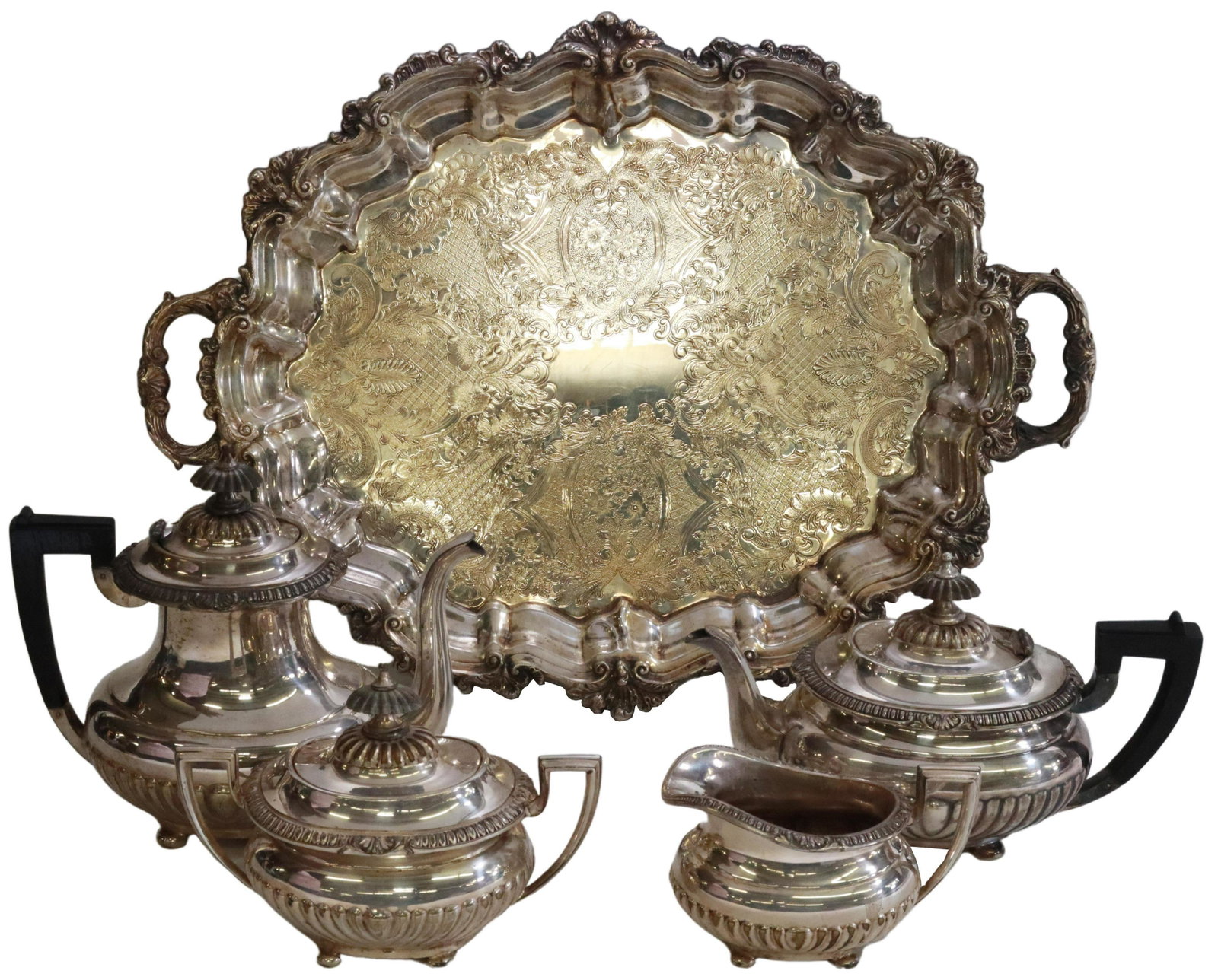 (5) REED & BARTON SILVERPLATE TEA & COFFEE SERVICE: (lot of 5) American silverplate tea and coffee service, Reed & Barton, assembled, including: (4 pieces) "Sulgrave Manor," (one) coffee pot with ebonized wood handle, approx 8.5"h, (one) teapot with eb