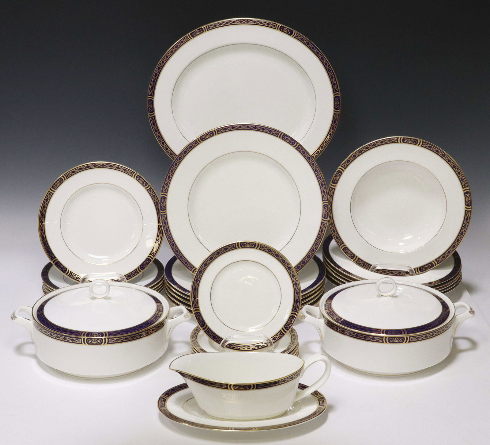 (29) ROYAL WORCESTER 'MOUNTBATTEN' DINNER SERVICE: (lot of 29) English bone china dinner service, Royal Worcester, in the "Mountbatten" pattern, with parcel gilt and cobalt trim, all bearing maker's mark underfoot, including: (6) dinner plates, approx
