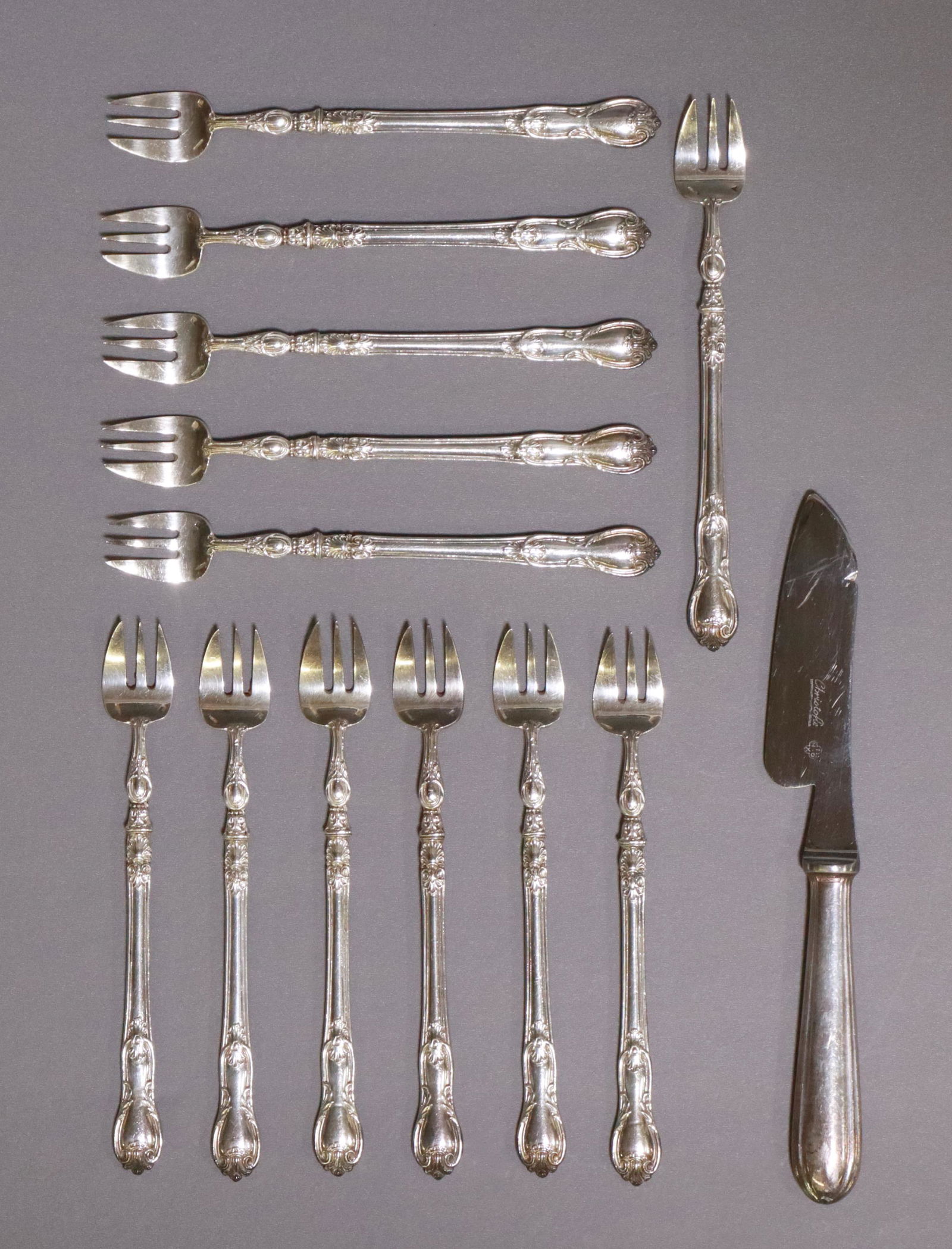 (13) CHRISTOFLE SILVERPLATE OYSTER FORKS & KNIFE (1 of 3)