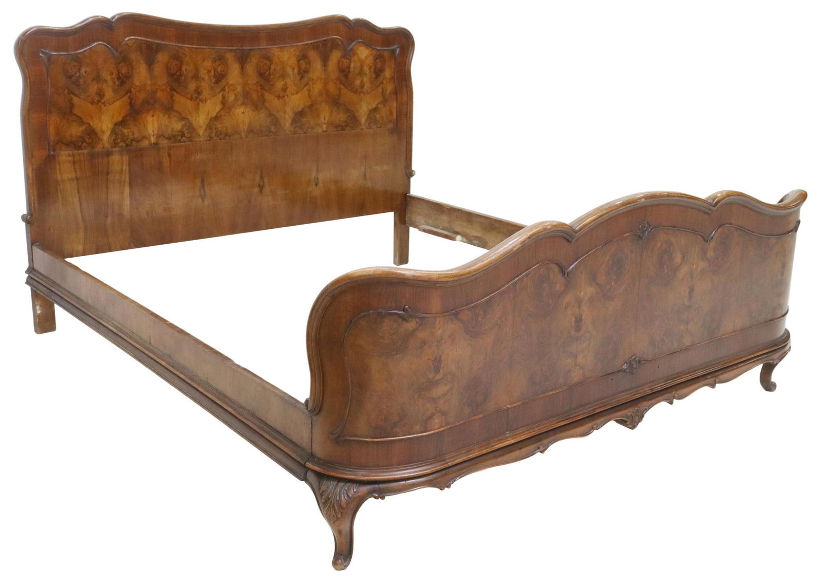 ITALIAN VENETIAN BURLWOOD BED: Italian Venetian burlwood bed, 20th c., having shaped head and foot boards, footboard with carved foliate accents, rising on cabriole legs, ending on scrolled feet, exterior: approx 44 5/8"h, 81.5"l, 