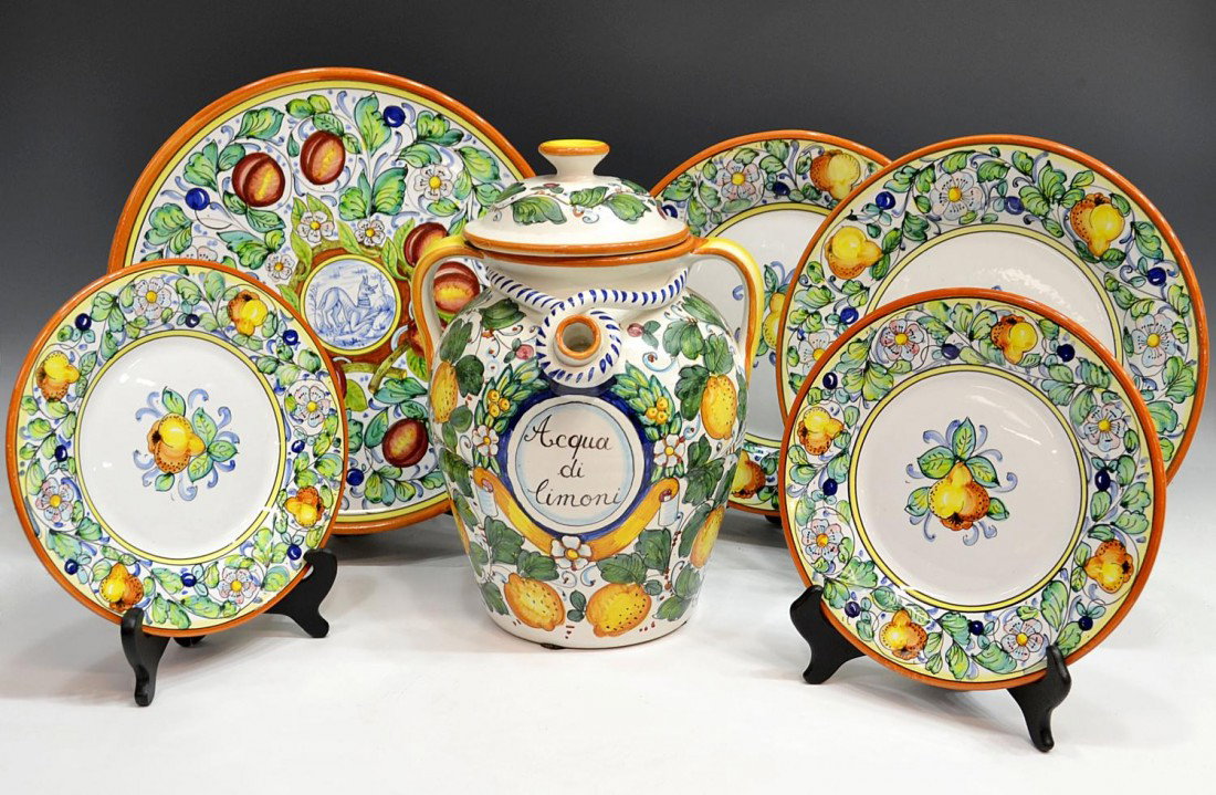 BRIGHT ITALIAN MAJOLICA CHARGER. BOTIJO & PLATES: (lot of 6) Collection of Italian majolica tableware, La Piccola Bottega, including: (1) handled pitcher with cover, 'Acqua de Limon', overall polychrome lemon and vine motif, very minor flake at spout