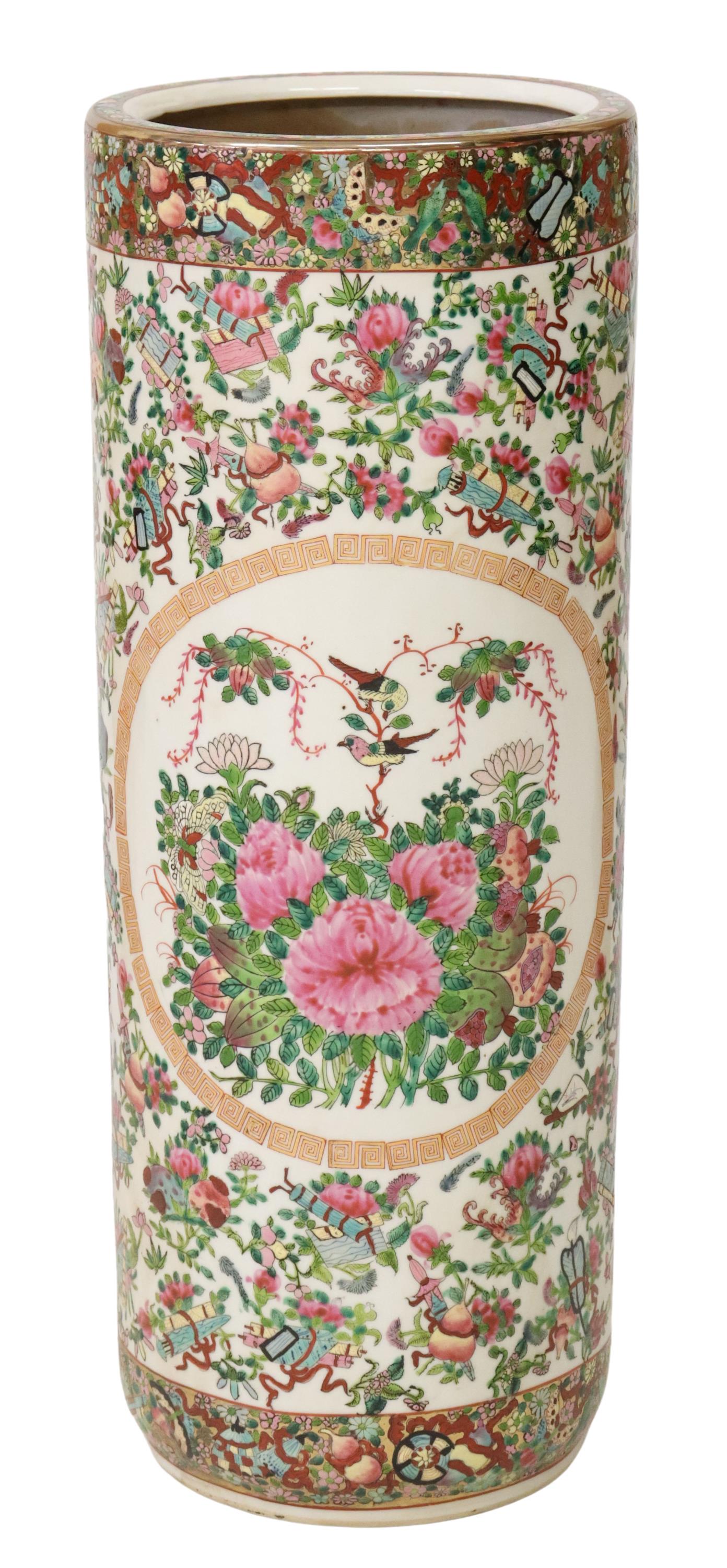 CHINESE ROSE MEDALLION PORCELAIN UMBRELLA STAND (1 of 5)