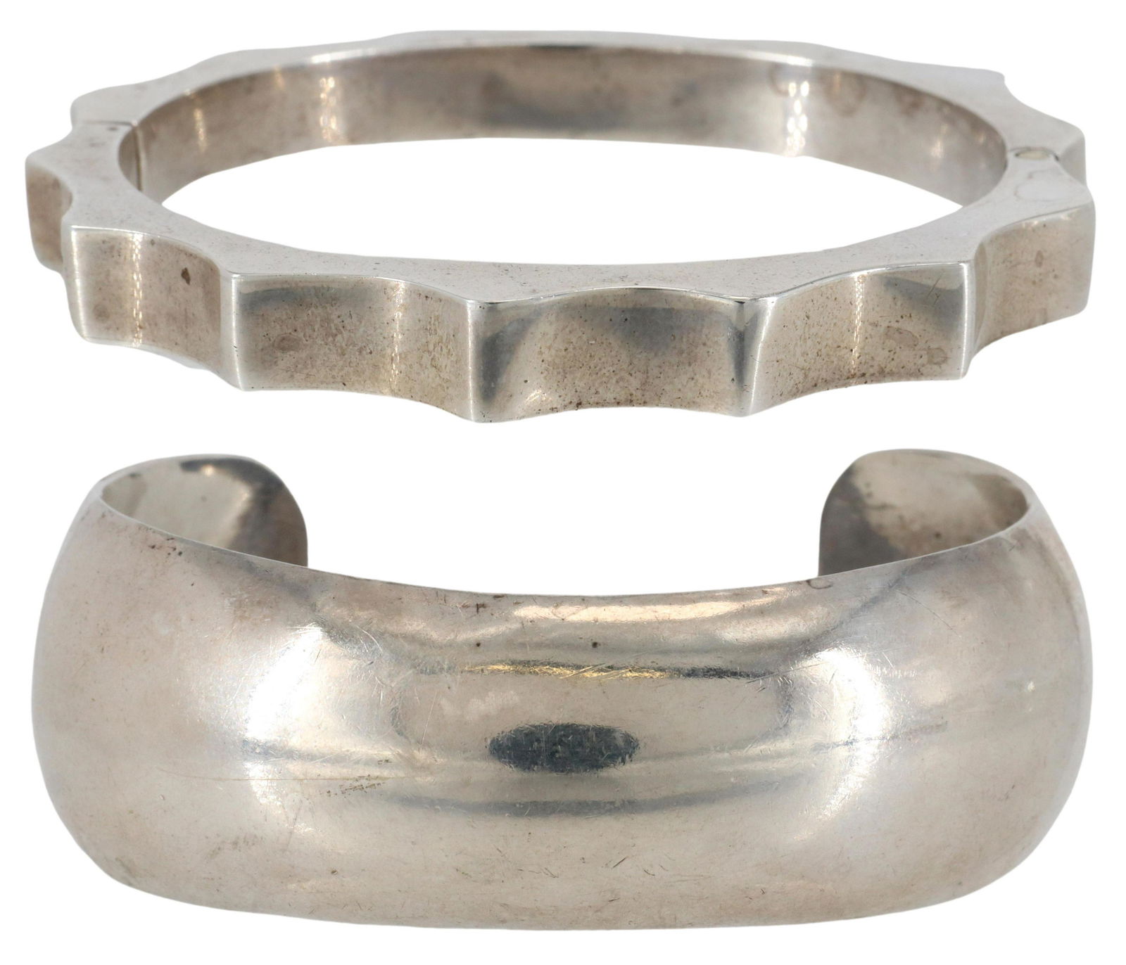 (2) TAXCO, MEXICO & OTHER STERLING CUFF BRACELETS: (lot of 2) Sterling silver cuff bracelets, including: (1) hinged cuff, Taxco, Mexico, hollow scalloped design, marked TS-75 Mexico 925, interior: approx 2.5"w, (1) cuff, marked sterling, approx 1"w, i