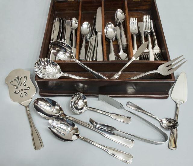 118)REED & BARTON 'BLAKE' STAINLESS FLATWARE & BOX (1 of 5)