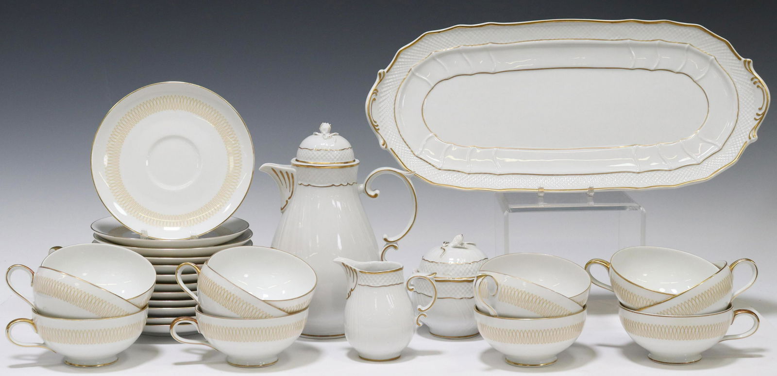 (28) CHINA TEA SERVICE, ESCHENBACH & HOLLOHAZA (1 of 7)
