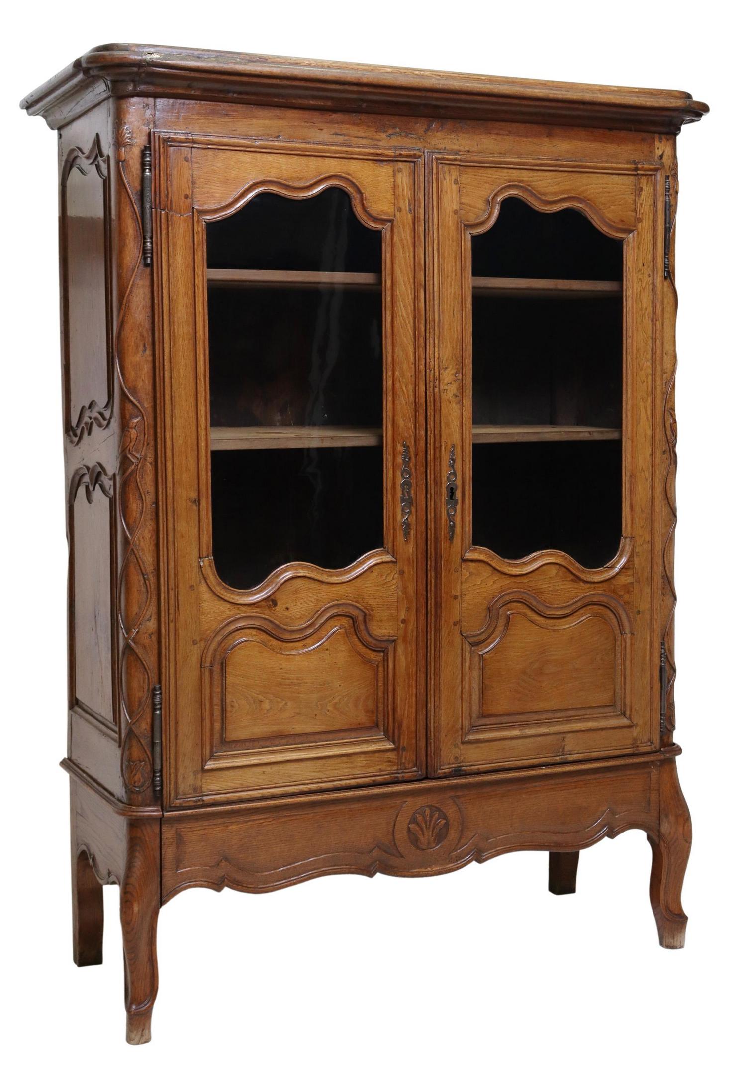 LOUIS XV STYLE OAK DISPLAY CABINET / VITRINE (1 of 5)