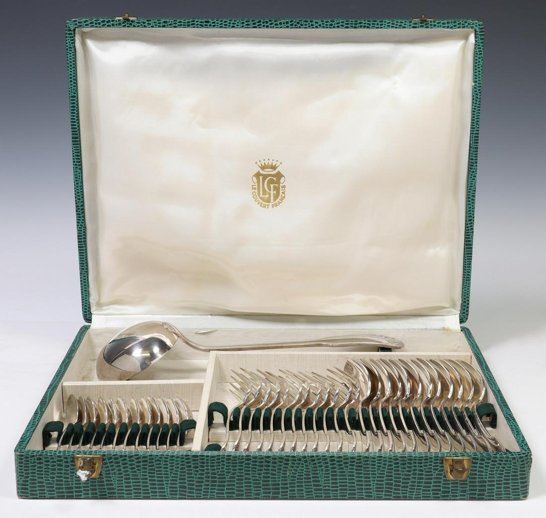 (37) FRENCH SILVERPLATE SHELL TIP FLATWARE SERVICE (1 of 4)