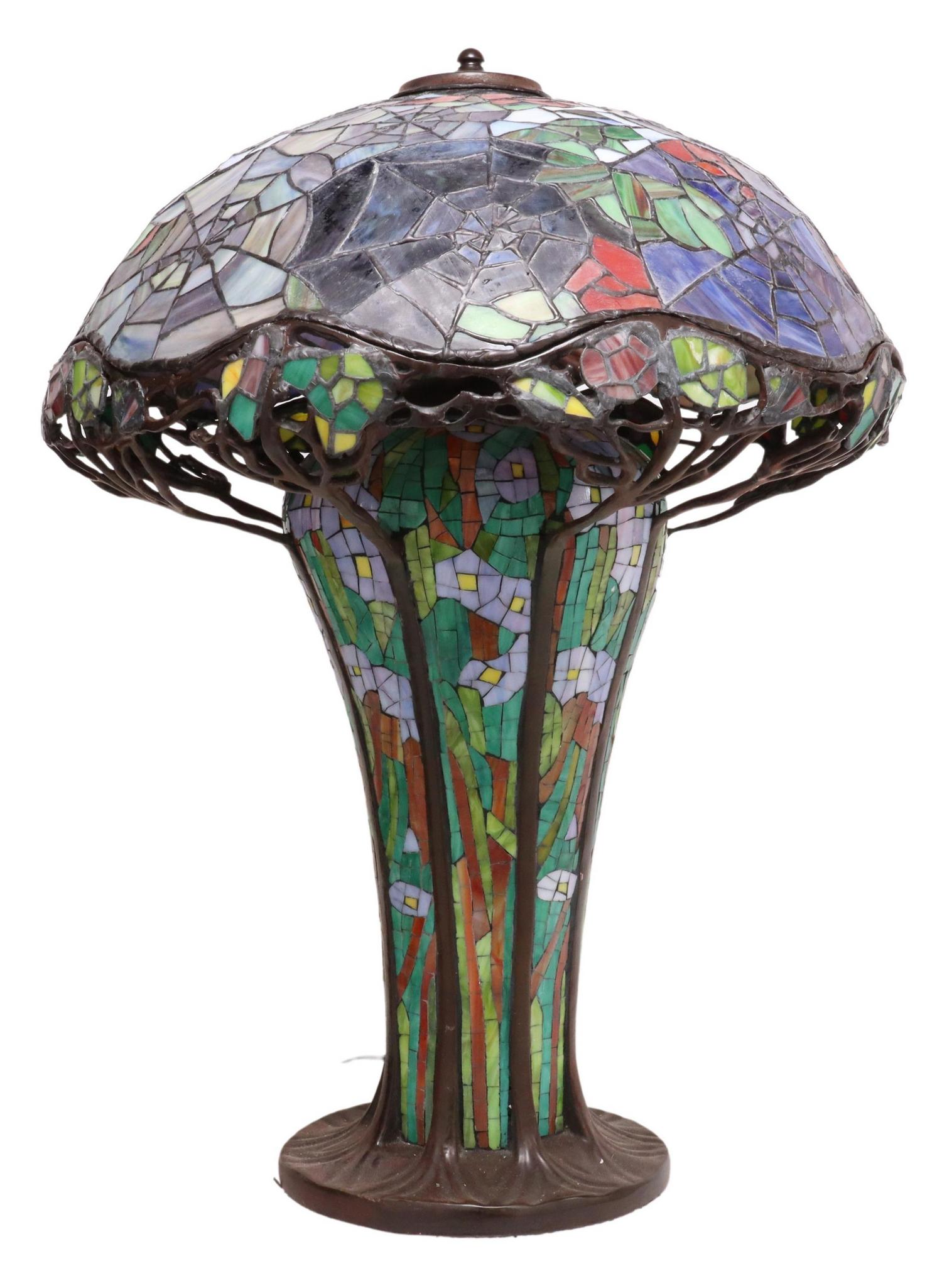 TIFFANY STYLE STAINED & LEADED GLASS 3-LIGHT LAMP (1 of 6)