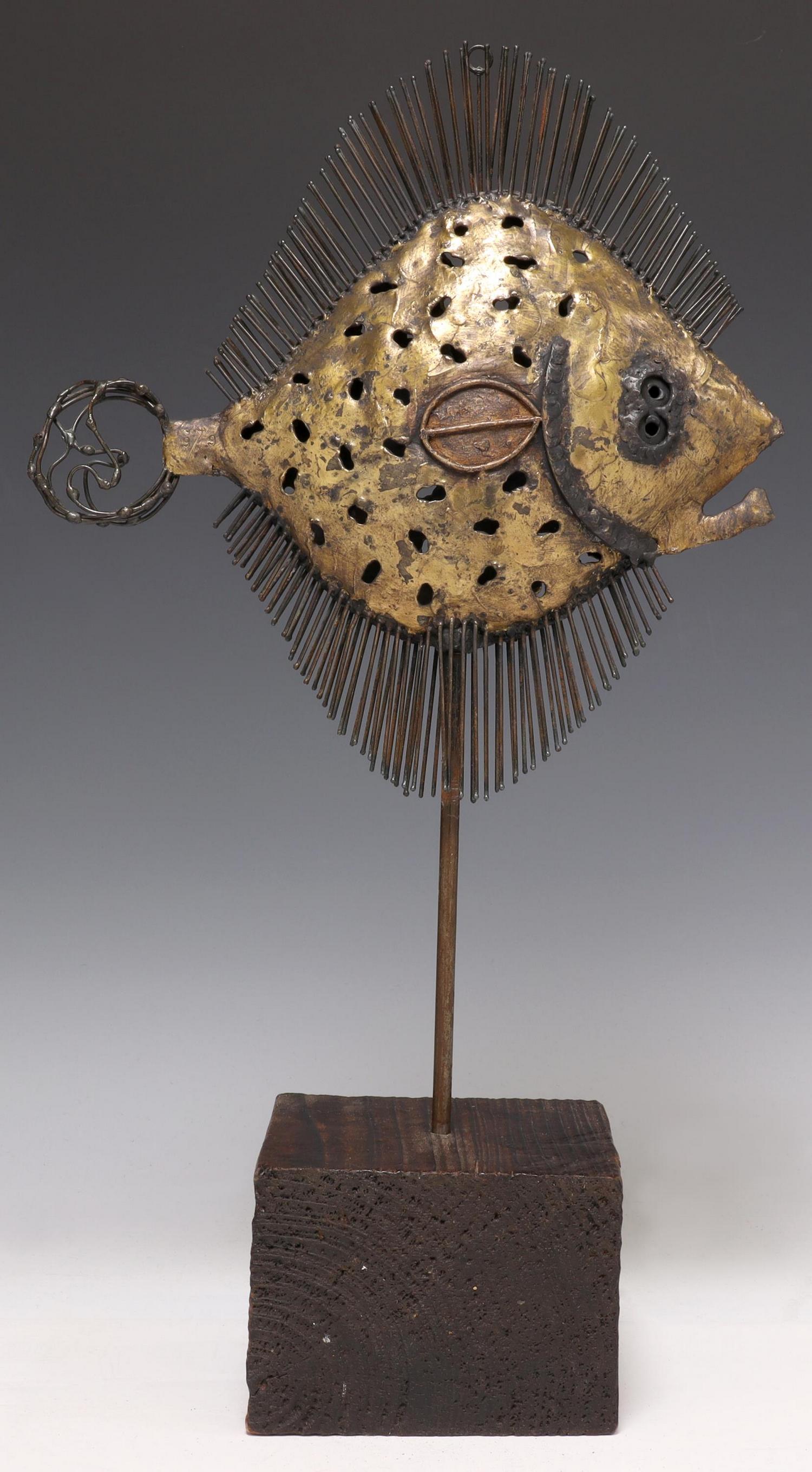 EMAUS TALLERES MID-CENTURY BRASS FISH SCULPTURE (1 of 3)