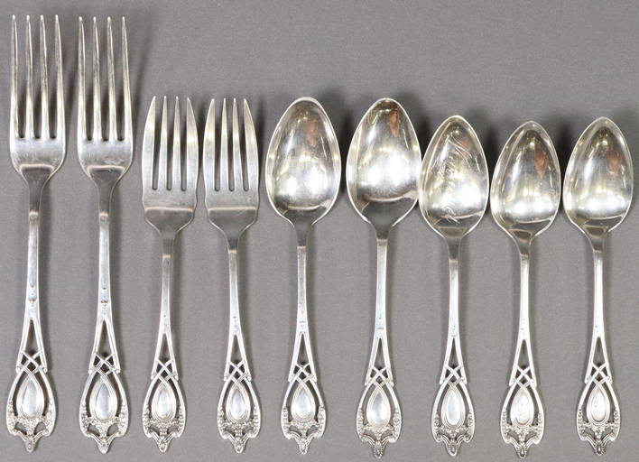 (9) LUNT MONTICELLO STERLING SILVER FLATWARE (1547) on Jan 22, 2023 Austin Auction Gallery in TX