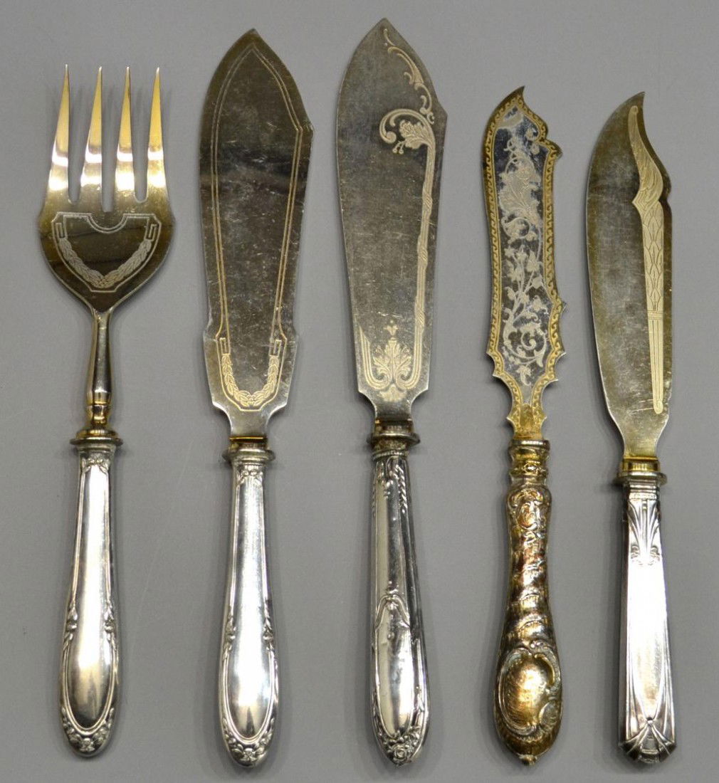CONTINENTAL PARCEL GILT SILVER FISH SET & KNIVES: (lot of 5) A German 800 silver fish set, both the fish slice and fork in a gilt was with engraved detail, 11.25"l; together with (4) varied fish knives, each having engraved blade, two with gilded det