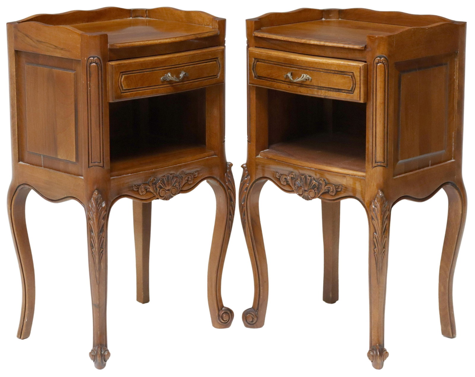 (2) FRENCH LOUIS XV STYLE WALNUT NIGHTSTANDS: (pair) French Louis XV style walnut nightstands, 20th c., having scalloped gallery, single drawer, over open cabinet, rising on foliate carved cabriole legs, ending on whorl feet, approx 28.5"h, 16.5"