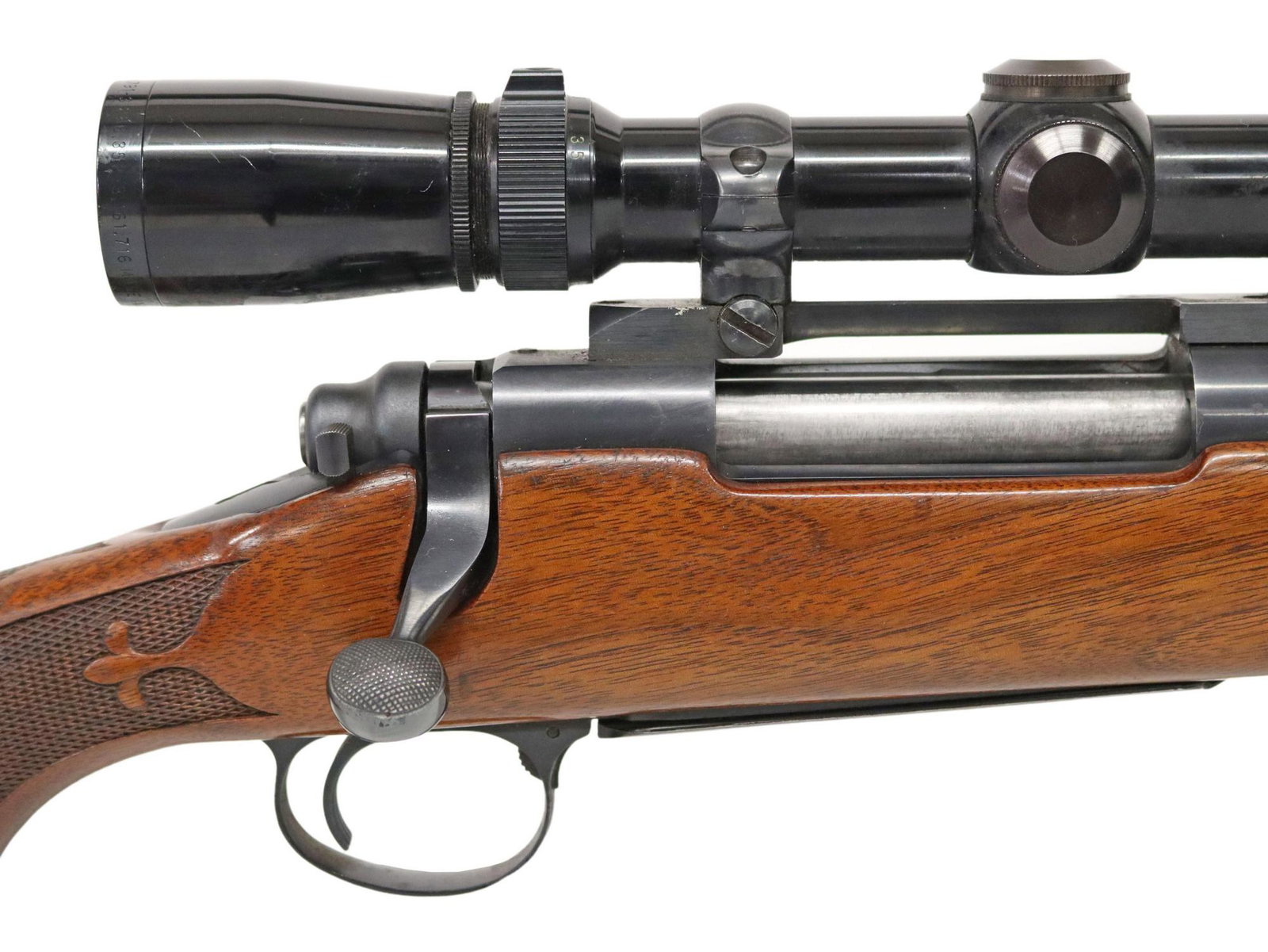 REMINGTON MODEL 700 RIFLE, 7MM REM MAGNUM CALIBER: Remington Model 700 rifle, bolt action, 7MM Rem MAG caliber, 24" barrel, ramp front sight, adjustable rear sight, mounted Leupold 3.5 x 10 scope, checkered hardwood stock, two sling posts, recoil pad,