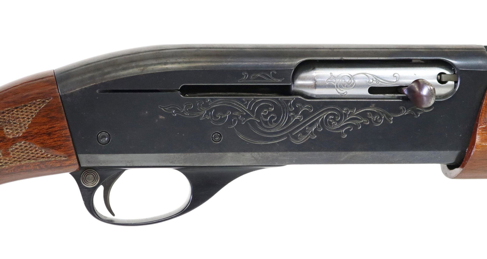 REMINGTON MODEL 1100LW, 28 GAUGE SHOTGUN: Remington Model 1100LW auto load shotgun, 28 gauge, 2.75" shells, 25" vent rib barrel, bead front sight, limited scrolled engraving at receivers and bolt, hardwood checkered stock, recoil pad, wood wi