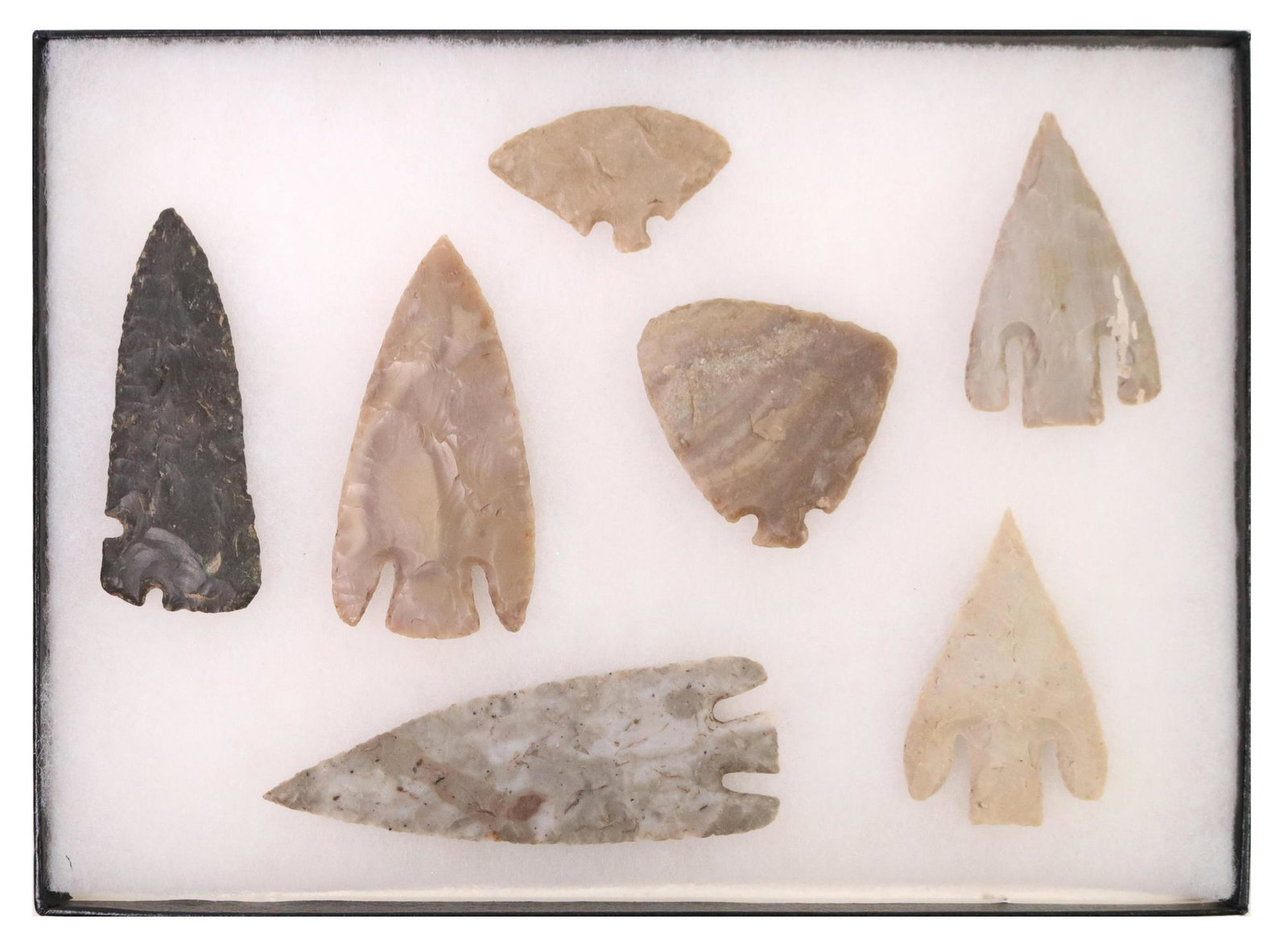 (7) ARROWHEADS, CORNER TANG KNIVES, CENTRAL TEXAS: (lot of 7) Arrowheads including three corner tang knife points, Central Texas, largest approx. 5.25"l, housed in RIker display box approx. 1"h, 12.25"w, 8.25"d, 1.30lbs *Note: Consignor is a long time