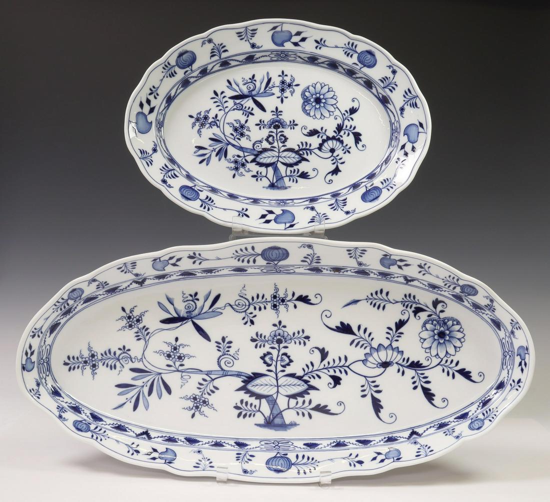 2) MEISSEN 'BLUE ONION' PORCELAIN SERVICE PLATTERS: (lot of 2) Meissen porcelain oval service platters, in the "Blue Onion" pattern, each having scalloped rim, largest: approx 2.25"h, 23.5"l, 11"w; smallest: approx 1.75"h, 15.75"l, 11.25"w; 9.8lbs tota