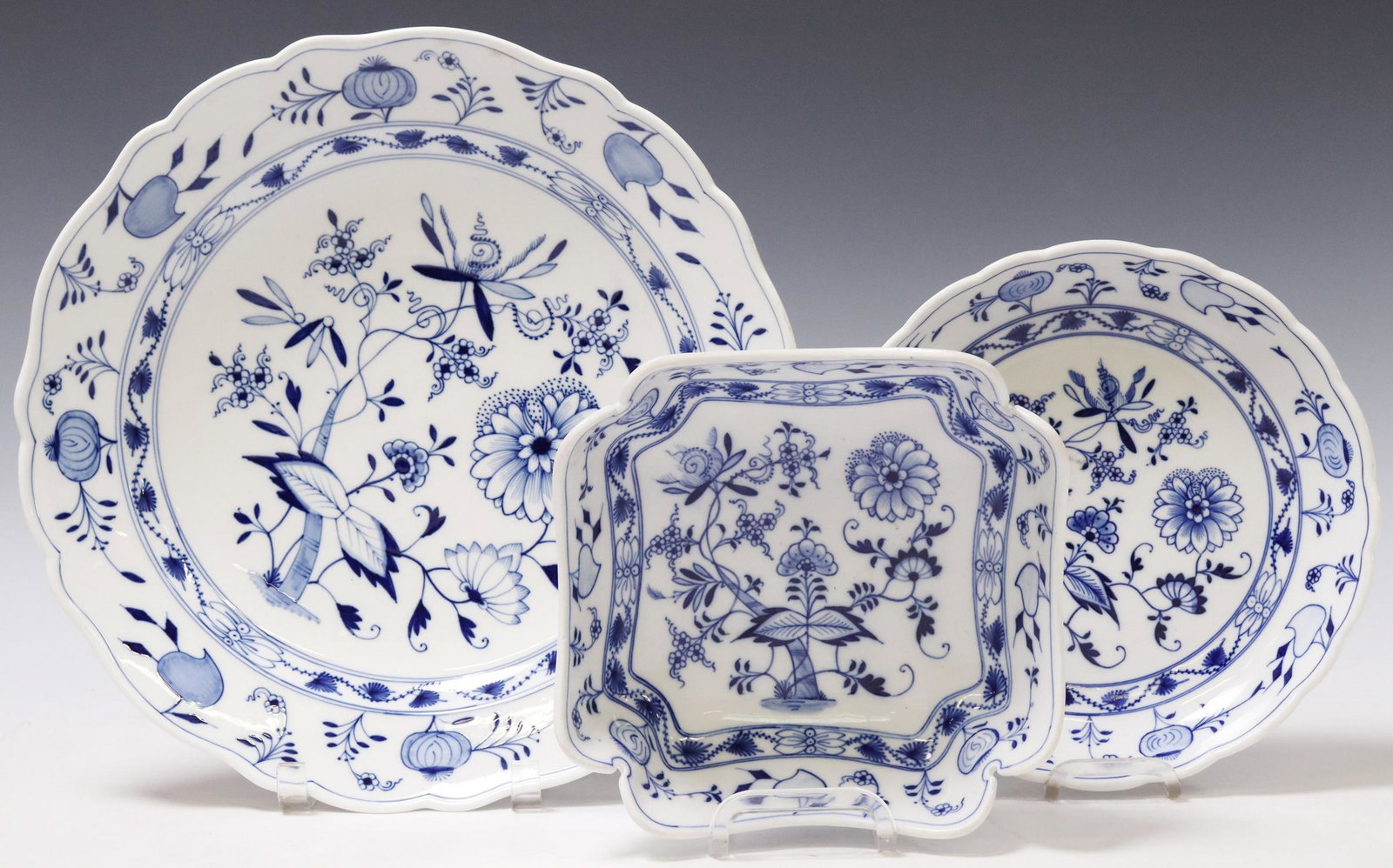 (3) MEISSEN 'BLUE ONION' PORCELAIN SERVICEWARE: (lot of 3) Meissen porcelain serviceware, in the "Blue Onion" pattern, including: (2) circular serving dishes, with scalloped rim, largest: approx 2.5"h, 13.5" diam, smallest: approx 1.75"h, 9.5" diam
