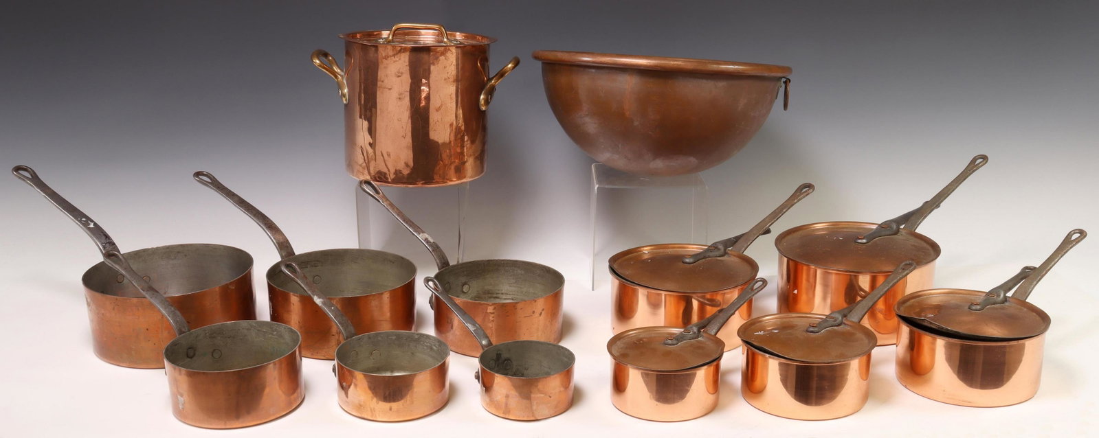 (13) FRENCH COPPER GRADUATED SAUCEPANS & POTS: (lot of 13) French copper and metal kitchenware, including: (6) graduated saucepans, with flat lid, iron handle, smallest pan lacking lid, largest: approx 3.75"h, 16.5"w, 8.25"d; (5) graduated saucepa