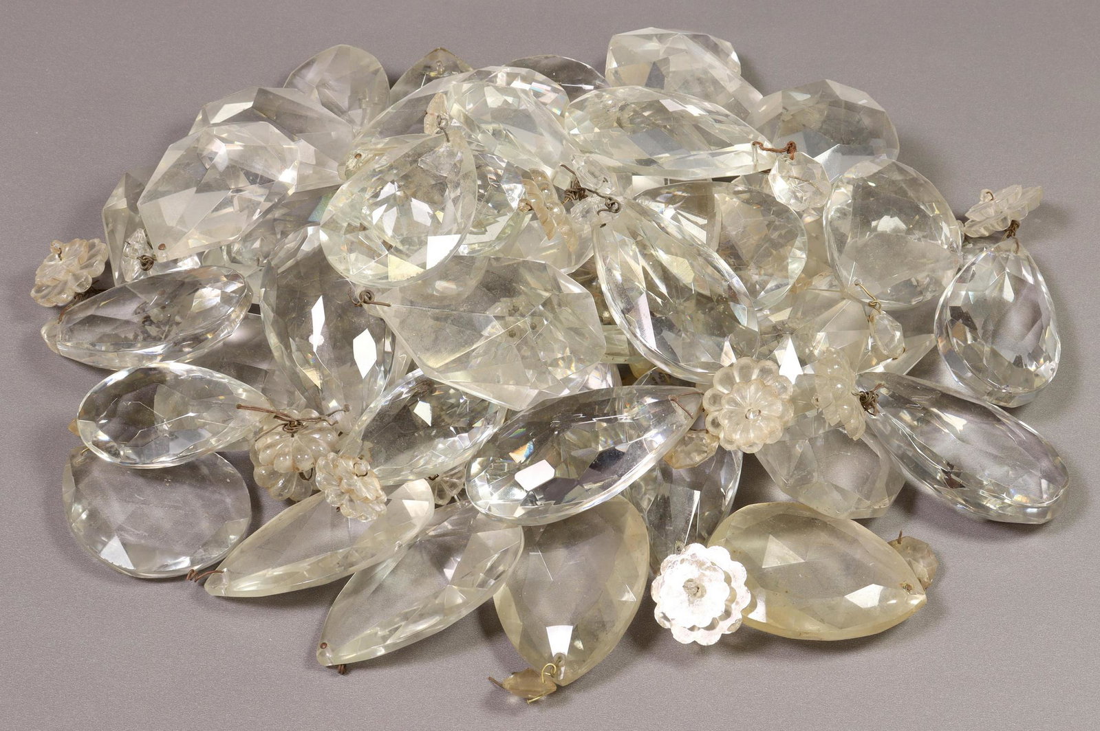 (LOT) CUT CRYSTAL CHANDELIER PENDALOGUES & DROPS: (lot) Italian cut crystal chandelier pendalogues and drops, parts and pieces, including: faceted teardrop pendalogues, some with top bead, floral and hexagonal beads, some with chips and losses, large