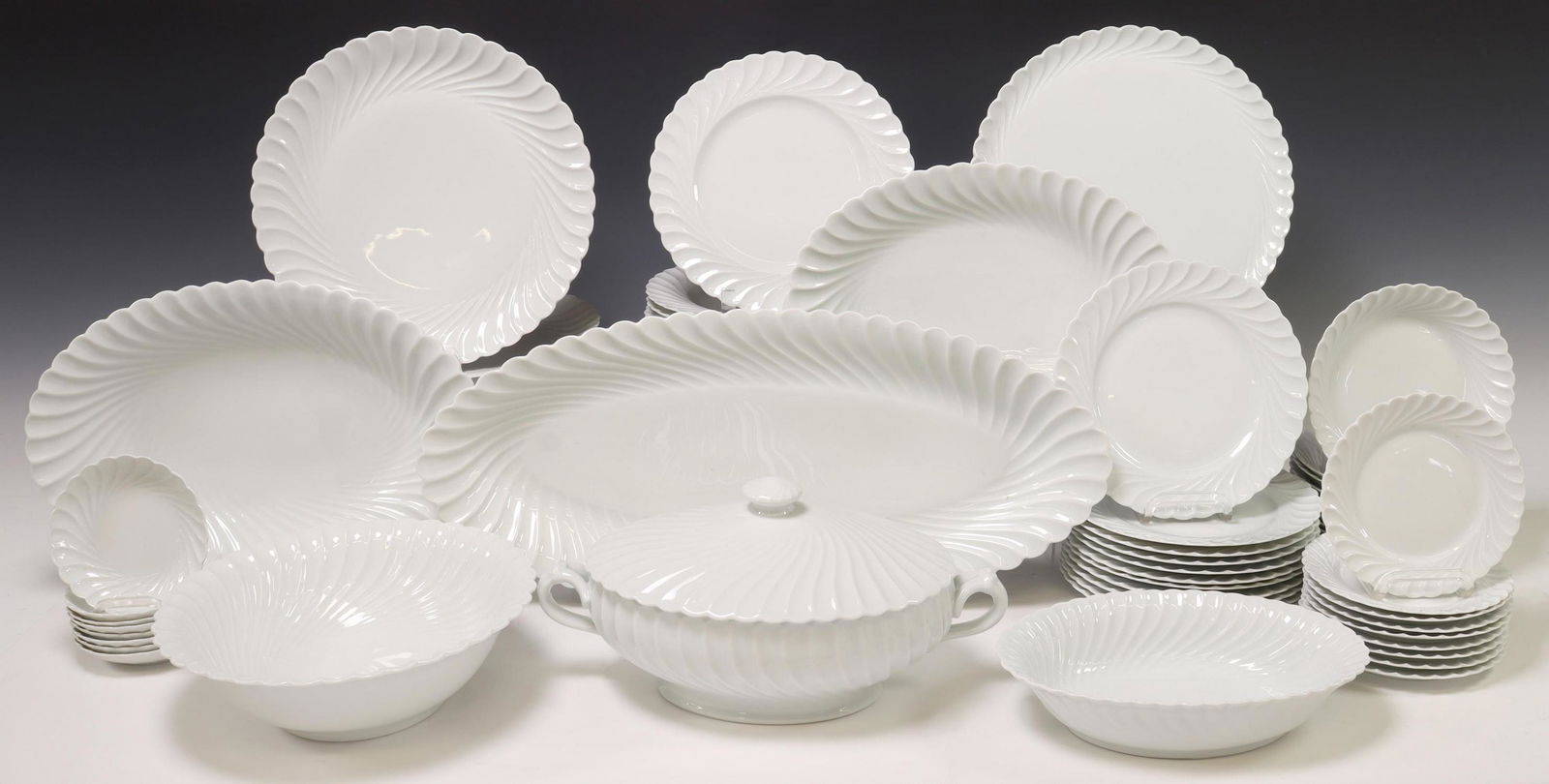(69) LIMOGES HAVILAND PORCELAIN DINNER SERVICE (1 of 5)