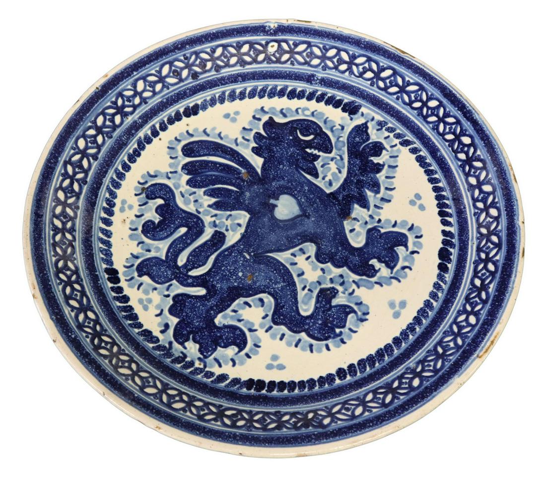 TALAVERA POTTERY CHARGER GRIFFIN RAMPANT (1 of 3)