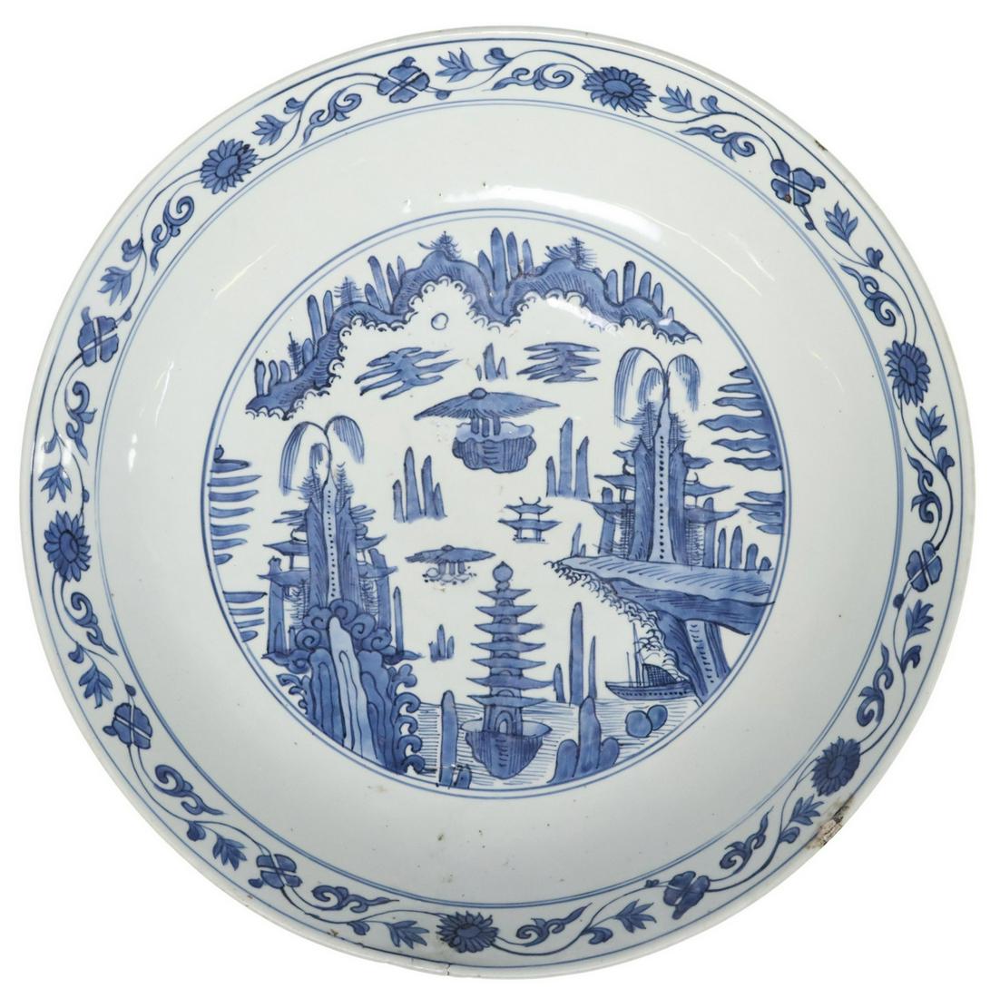 LARGE CHINESE BLUE & WHITE PORCELAIN CHARGER (1 of 4)