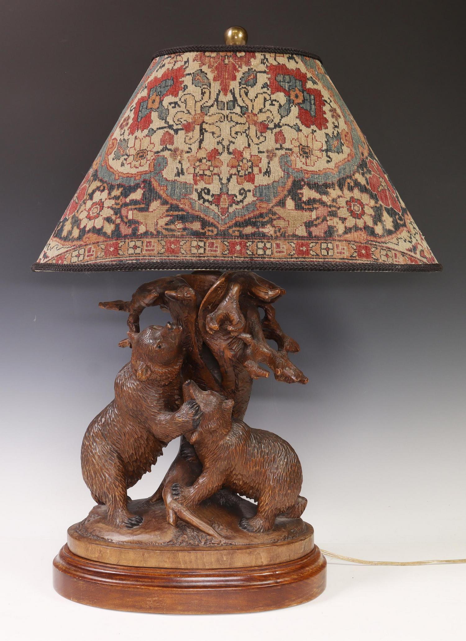 BLACK FOREST CARVED BEARS ONE-LIGHT TABLE LAMP (1 of 5)