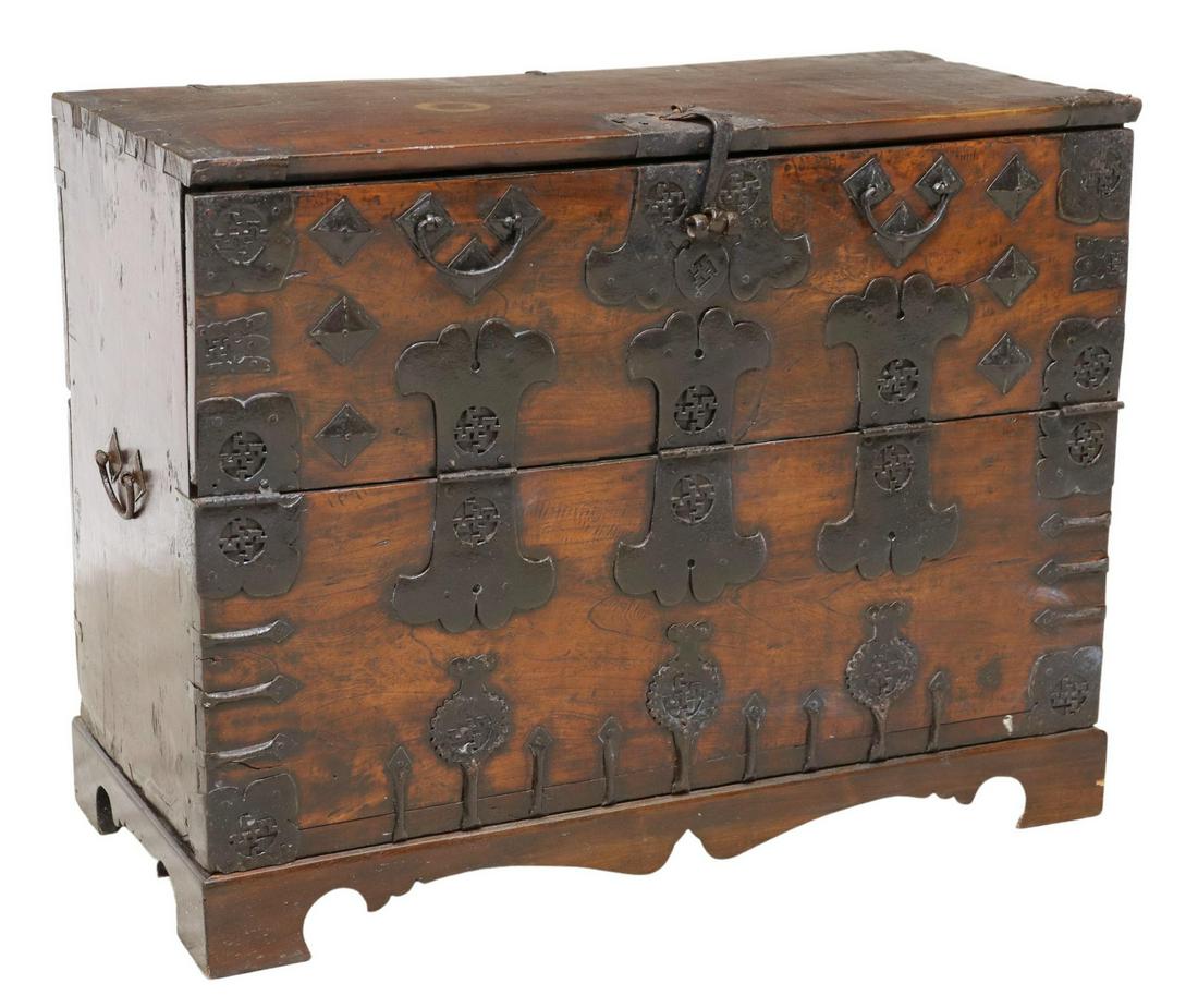 KOREAN IRON-MOUNTED BANDAJI STORAGE CHEST (1 of 5)