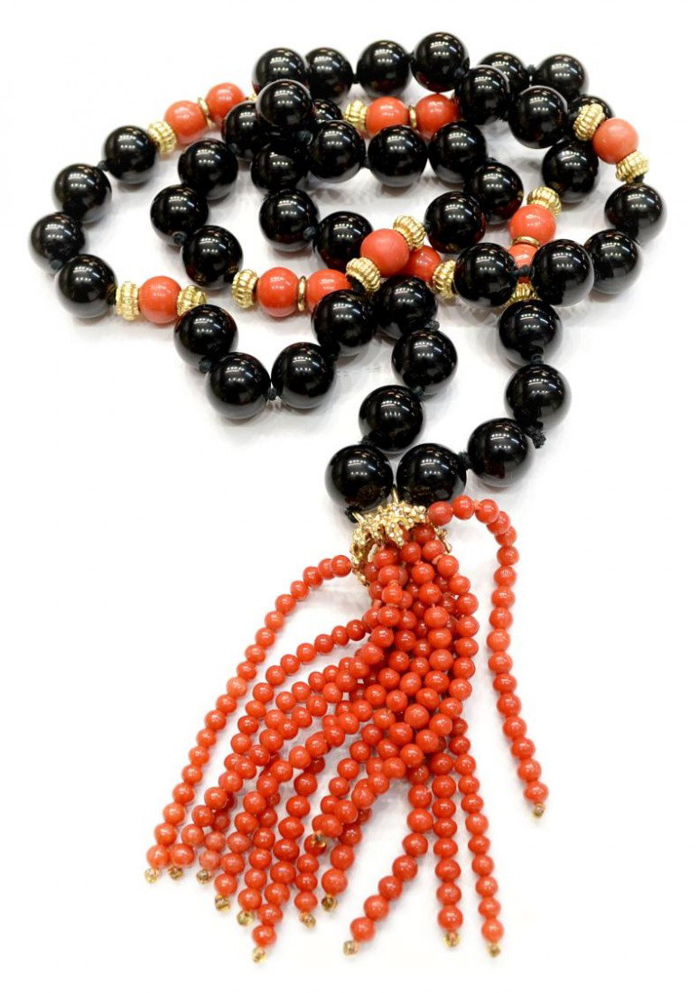 FINE 14KT GOLD, ONYX, RED CORAL BEADED NECKLACE: Ladies 14kt yellow gold, red coral and black dyed chalcedony beaded necklace hung with a red coral beaded tassel with free form gold top, necklace approx: 28"l, 159 grams (all inclusive) **Provenance: