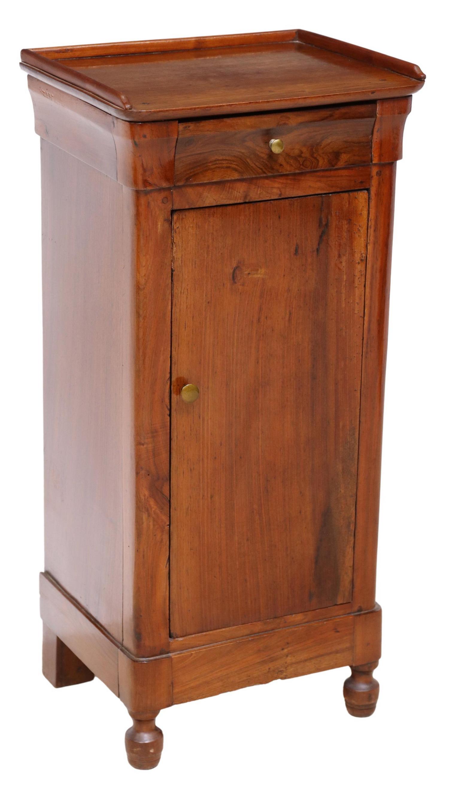 LOUIS PHILLIPE PERIOD WALNUT BEDSIDE CABINET: Louis Philippe period walnut bedside cabinet, 19th c., having rectangular top with three-quarter gallery, single drawer, over cabinet door, opening to shelved interior, rising on turned feet, approx 3