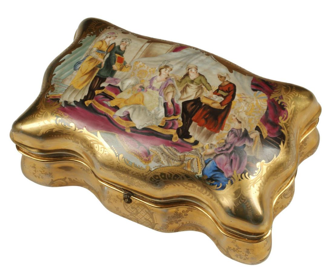 VIENNA STYLE FIGURAL DECORATED GILT PORCELAIN BOX (1 of 4)