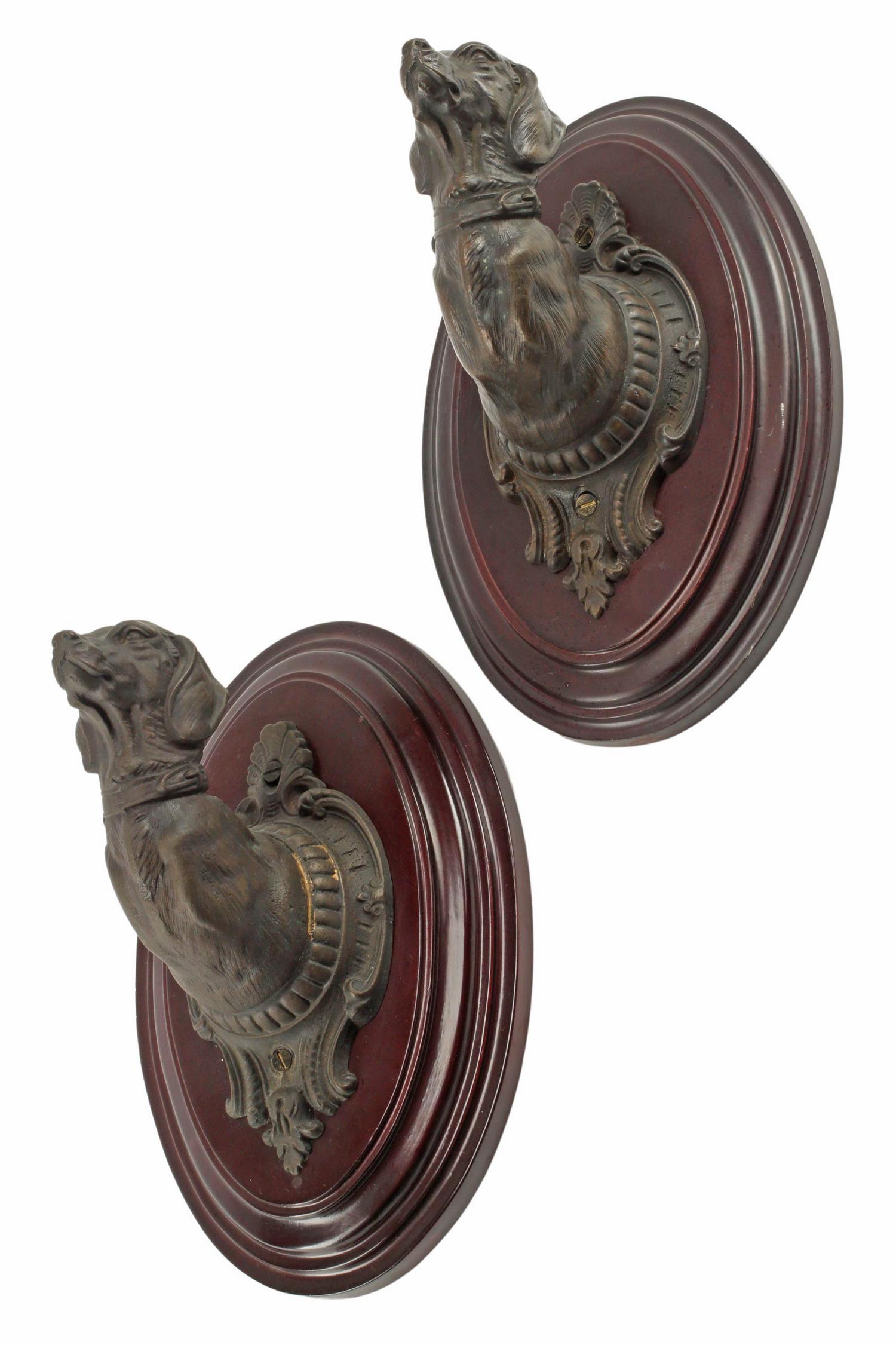 (2) CAST RESIN SCULPTURAL HOUND WALL HOOKS (1 of 4)