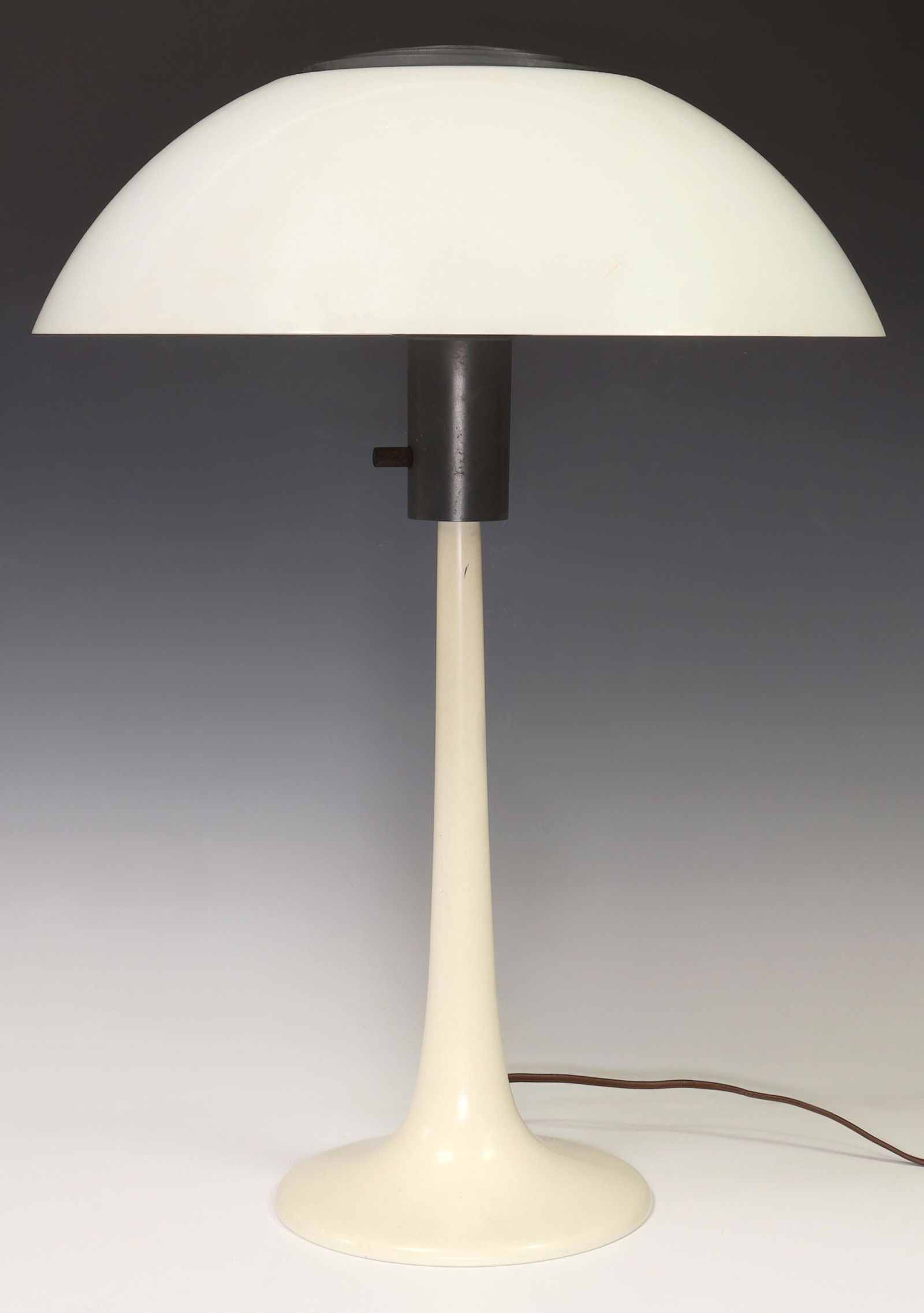 MID-CENTURY MODERN MUSHROOM TABLE LAMP (1 of 4)