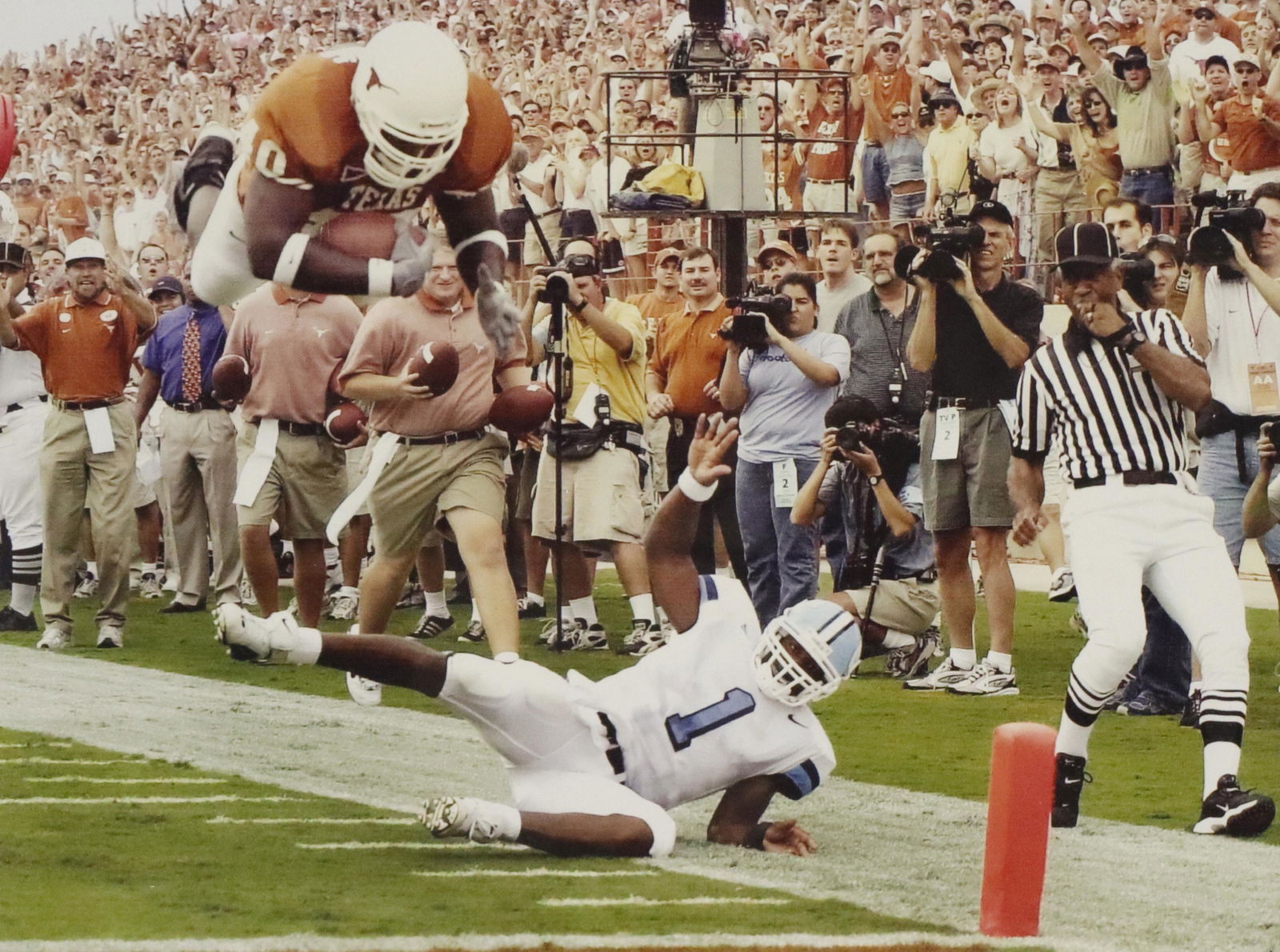 U OF TEXAS PHOTO PRINT, CORY REDDING DIVES FOR TD (1 of 3)