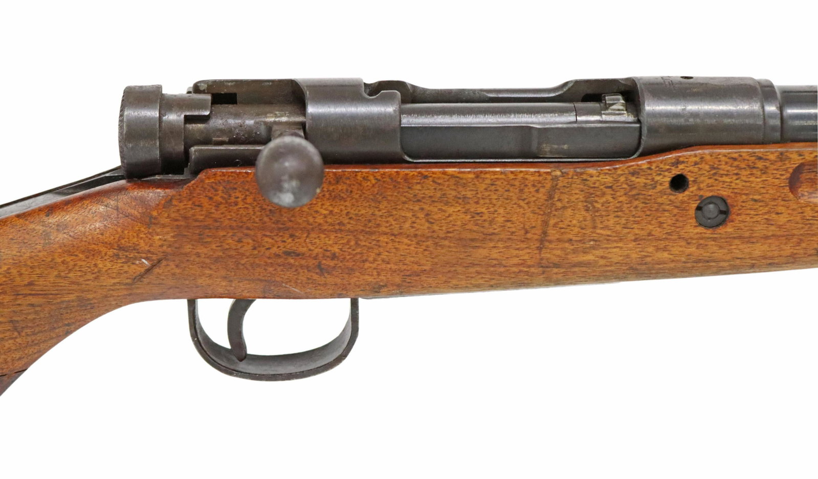 JAPANESE ARISAKA TYPE 28 RIFLE, 6.5MM & BAYONET: Japanese Arisaka Type 38 rifle & bayonet, 6.5mm caliber, bolt action, 31" barrel, bayonet lug, adjustable rear sight, two sling swivels, Kokura Arsenal Tokyo arsenal mark at left receiver wall, metal 