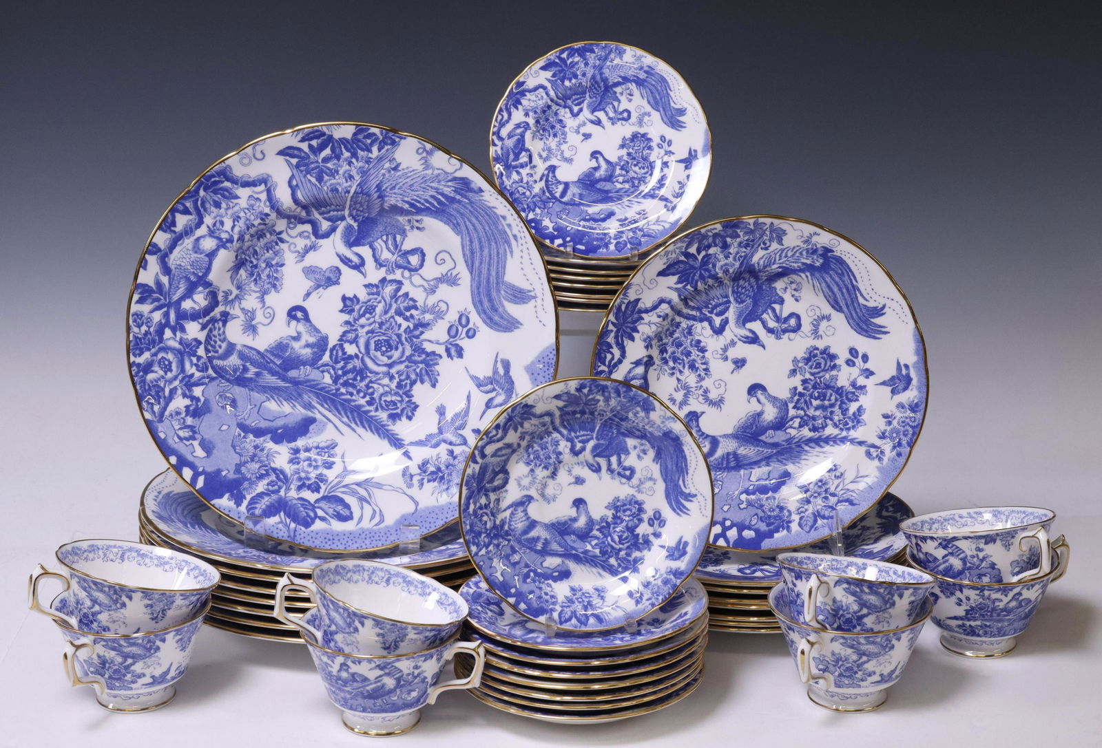 (43) ROYAL CROWN DERBY 'BLUE AVES' DINNER SERVICE (1 of 13)