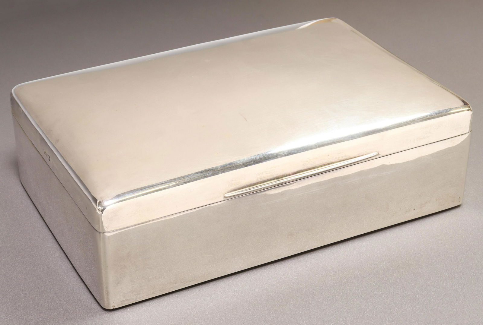 WALKER & HALL STERLING SILVER CIGAR TABLE BOX (1 of 4)