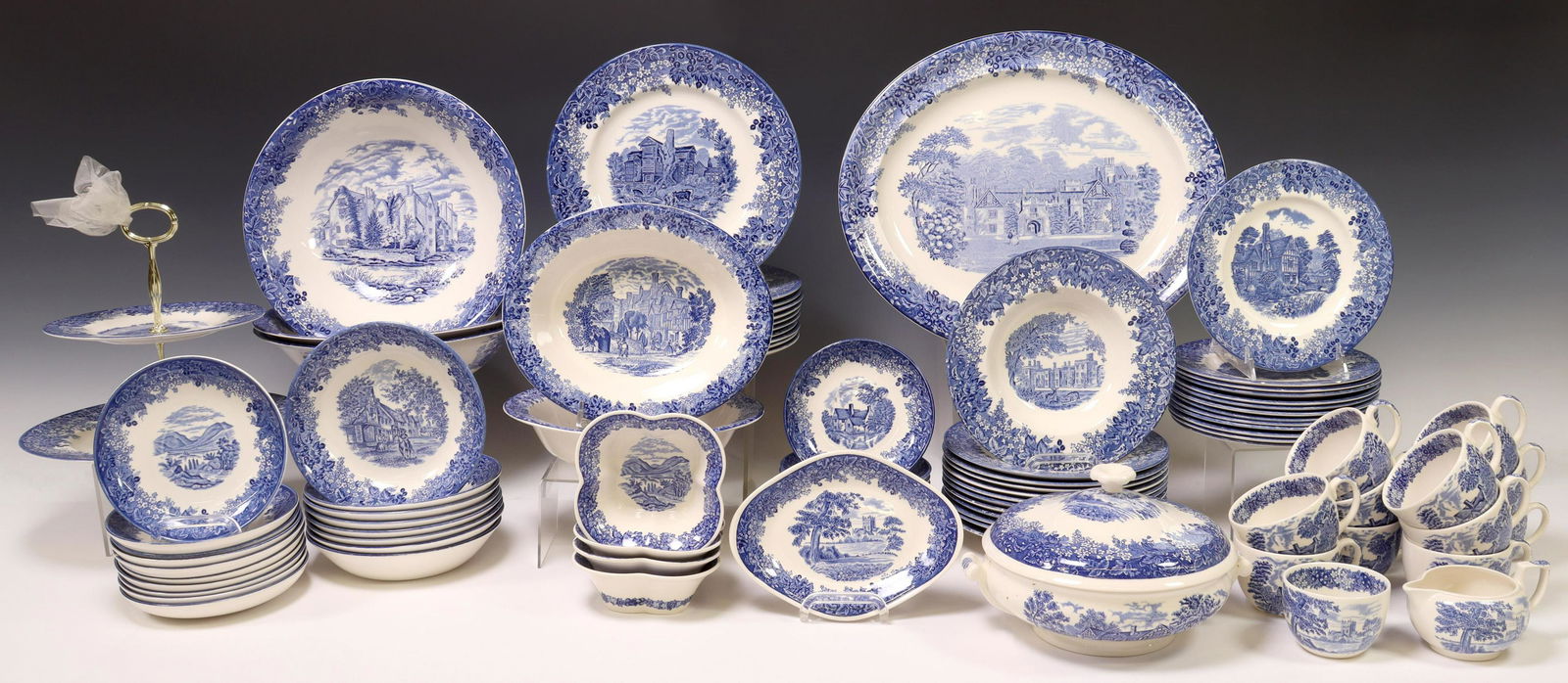 (92) WEDGWOOD 'ROMANTIC ENGLAND' DINNER SERVICE (1 of 5)