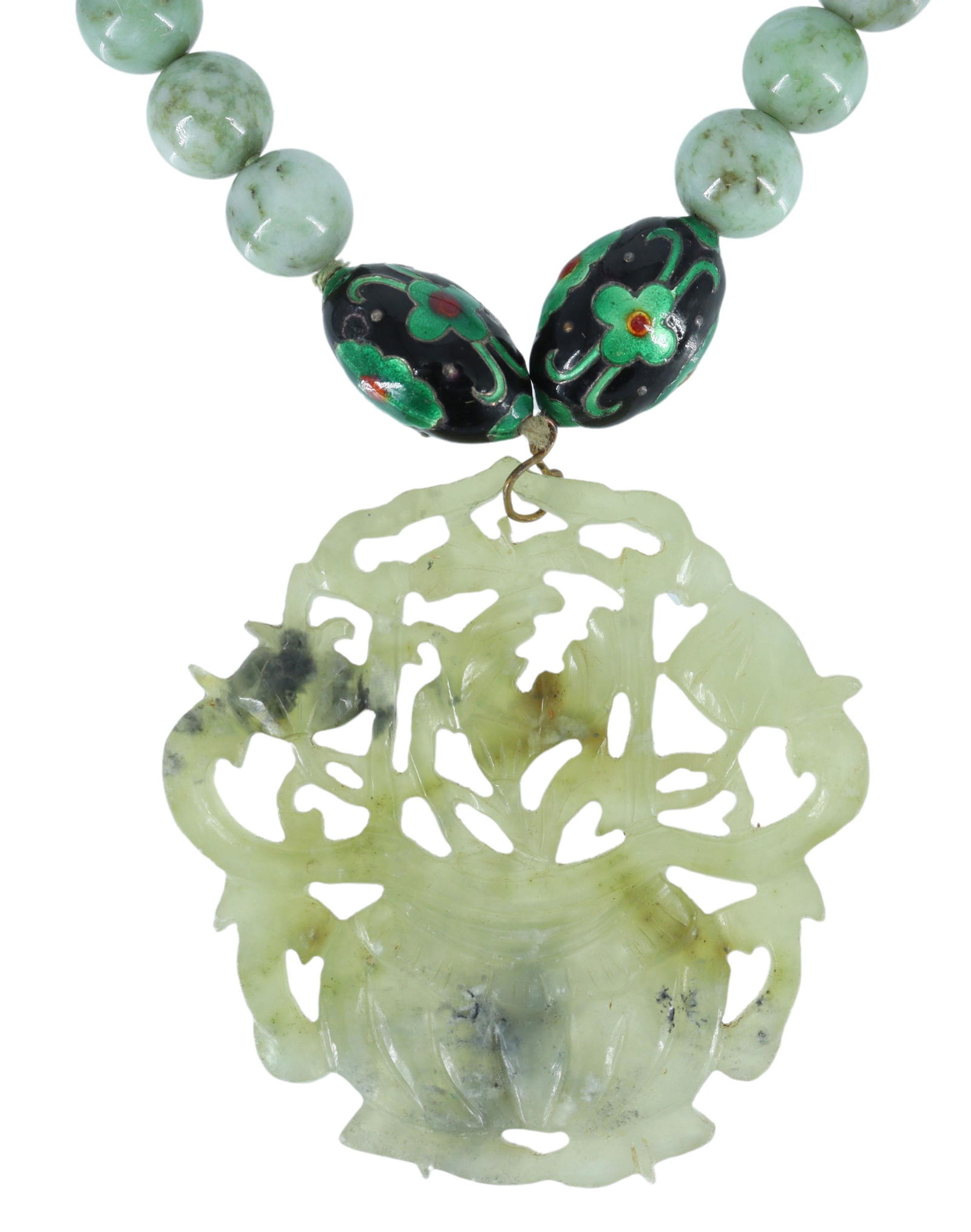 ESTATE CHINESE GREEN HARDSTONE PENDANT NECKLACE (1 of 5)
