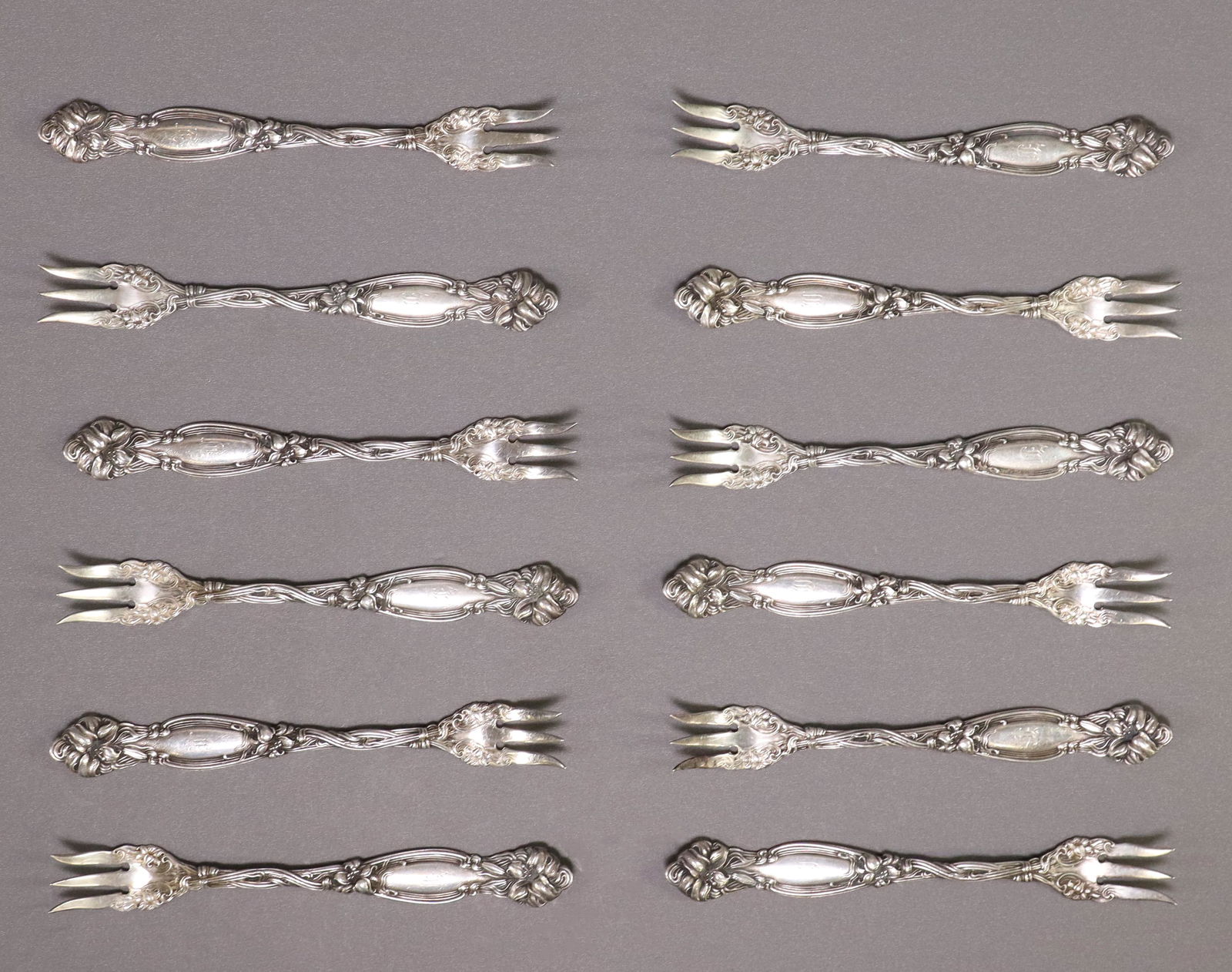 (12) INTERNATIONAL FRONTENAC STERLING OYSTER FORKS (1 of 3)