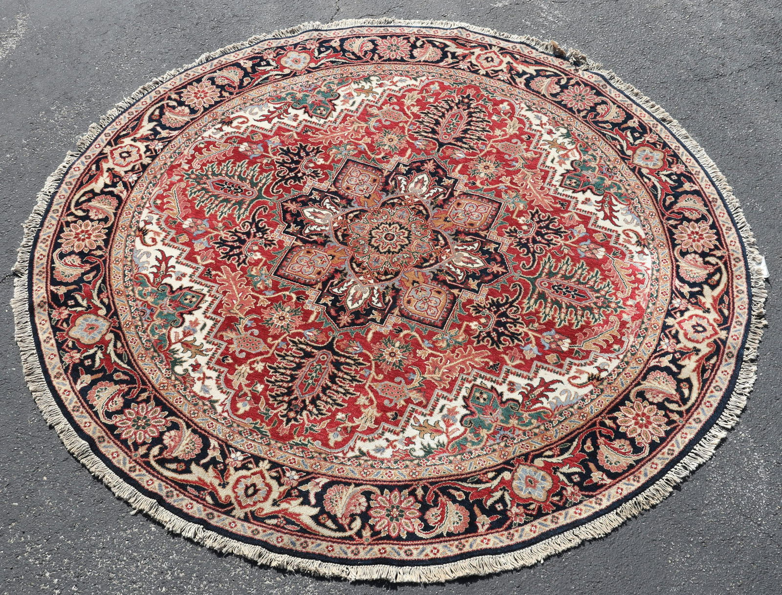 HAND-TIED HERIZ DESIGN ESTATE RUG, INDIA, 8'DIAM (1 of 4)