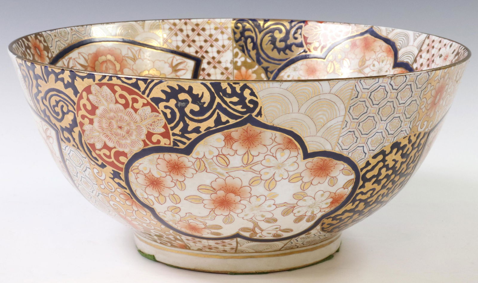 LARGE JAPANESE IMARI PALETTE PORCELAIN FOOTED BOWL (1 of 5)